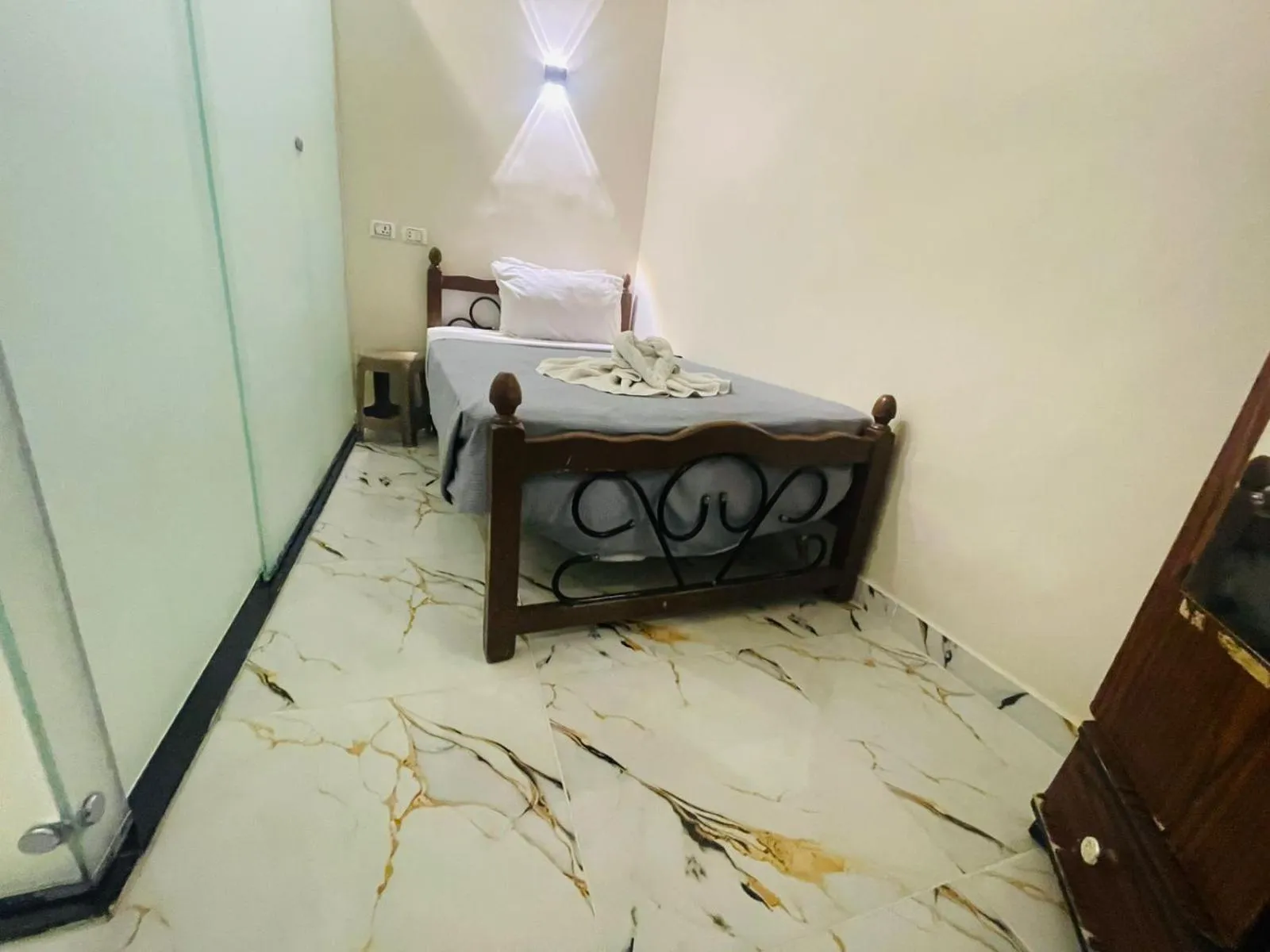 Bed in One Season Cairo