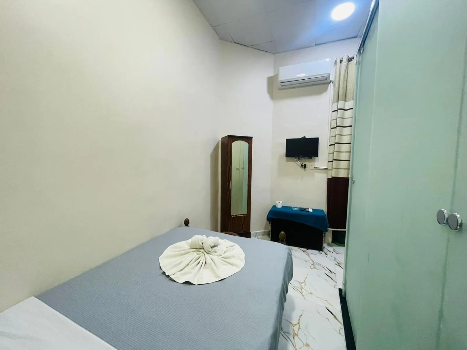 Bed in One Season Cairo