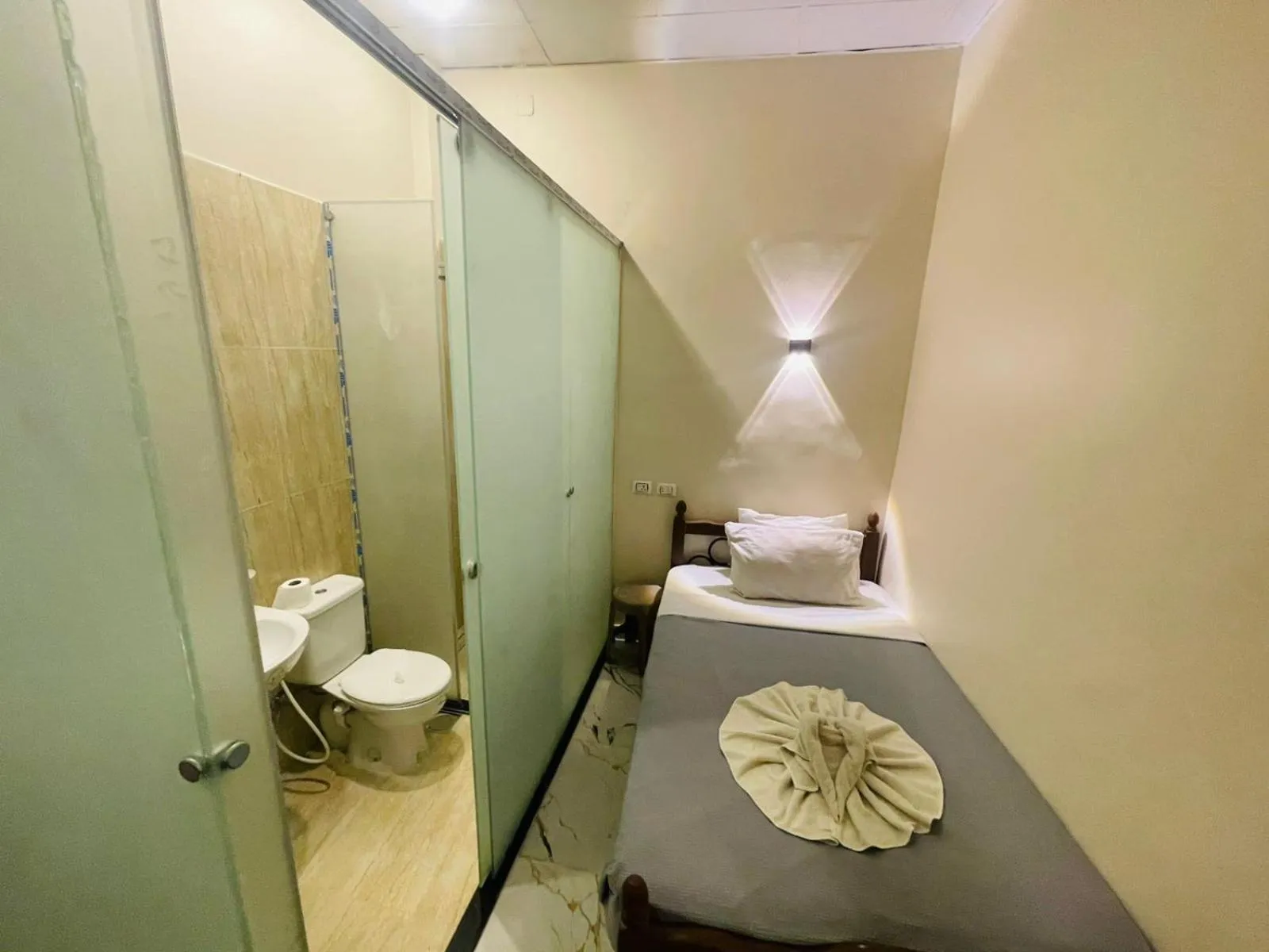 Bed in One Season Cairo