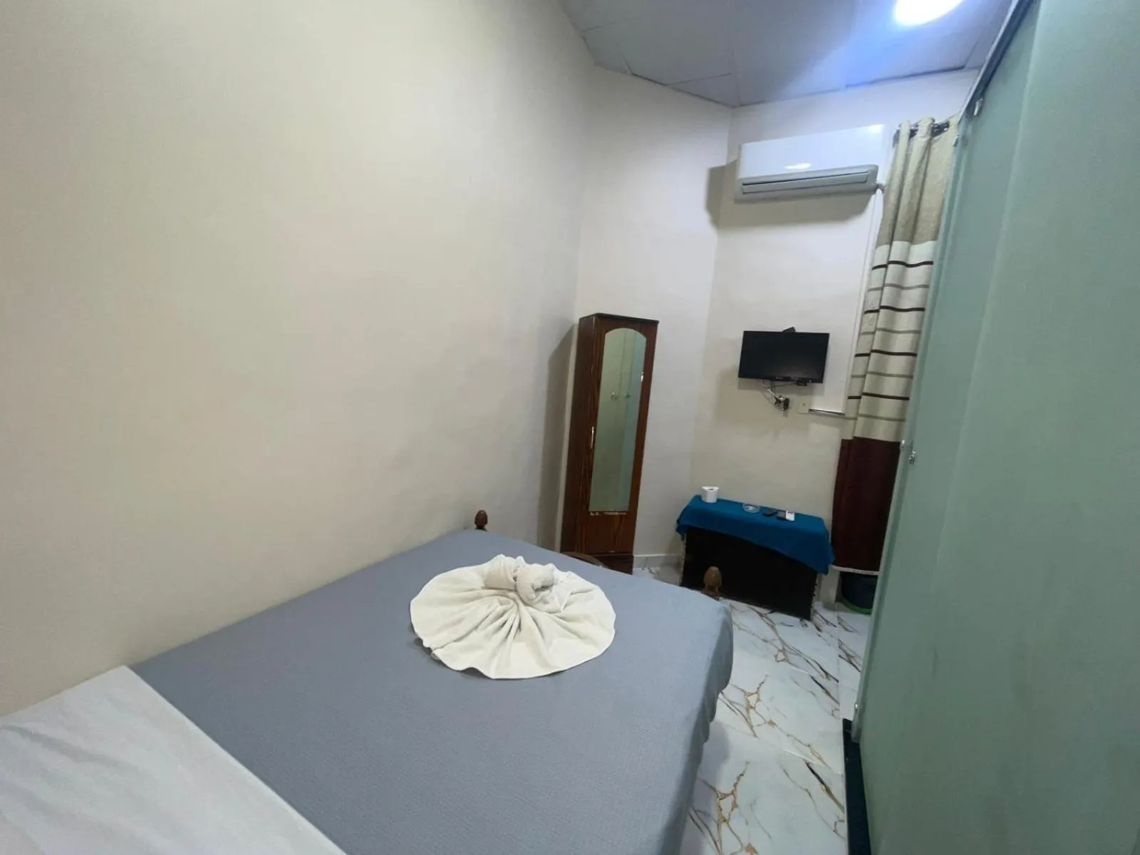 Bed in One Season Cairo