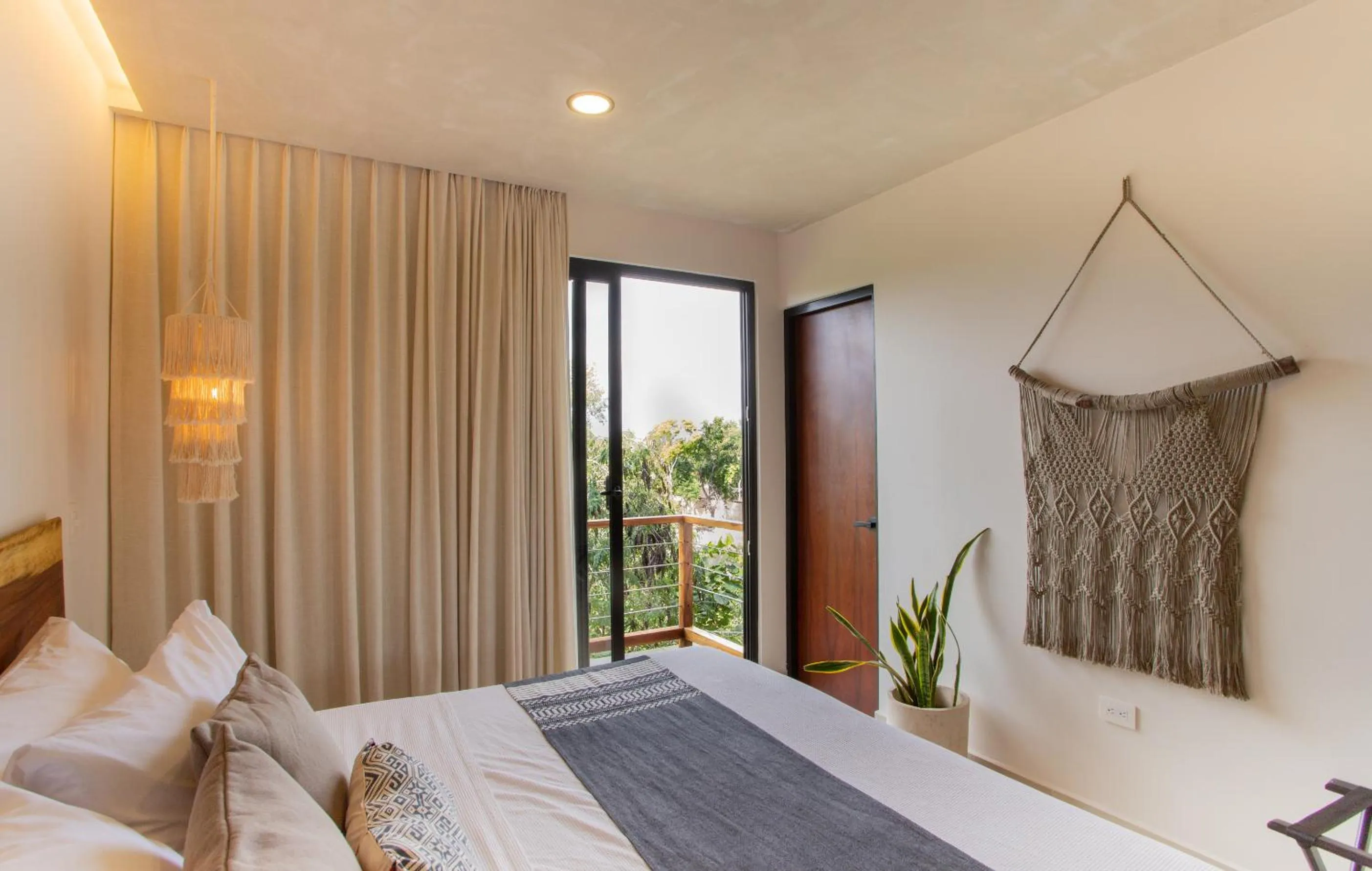 Photo of the whole room, Bed in Macondo Tulum