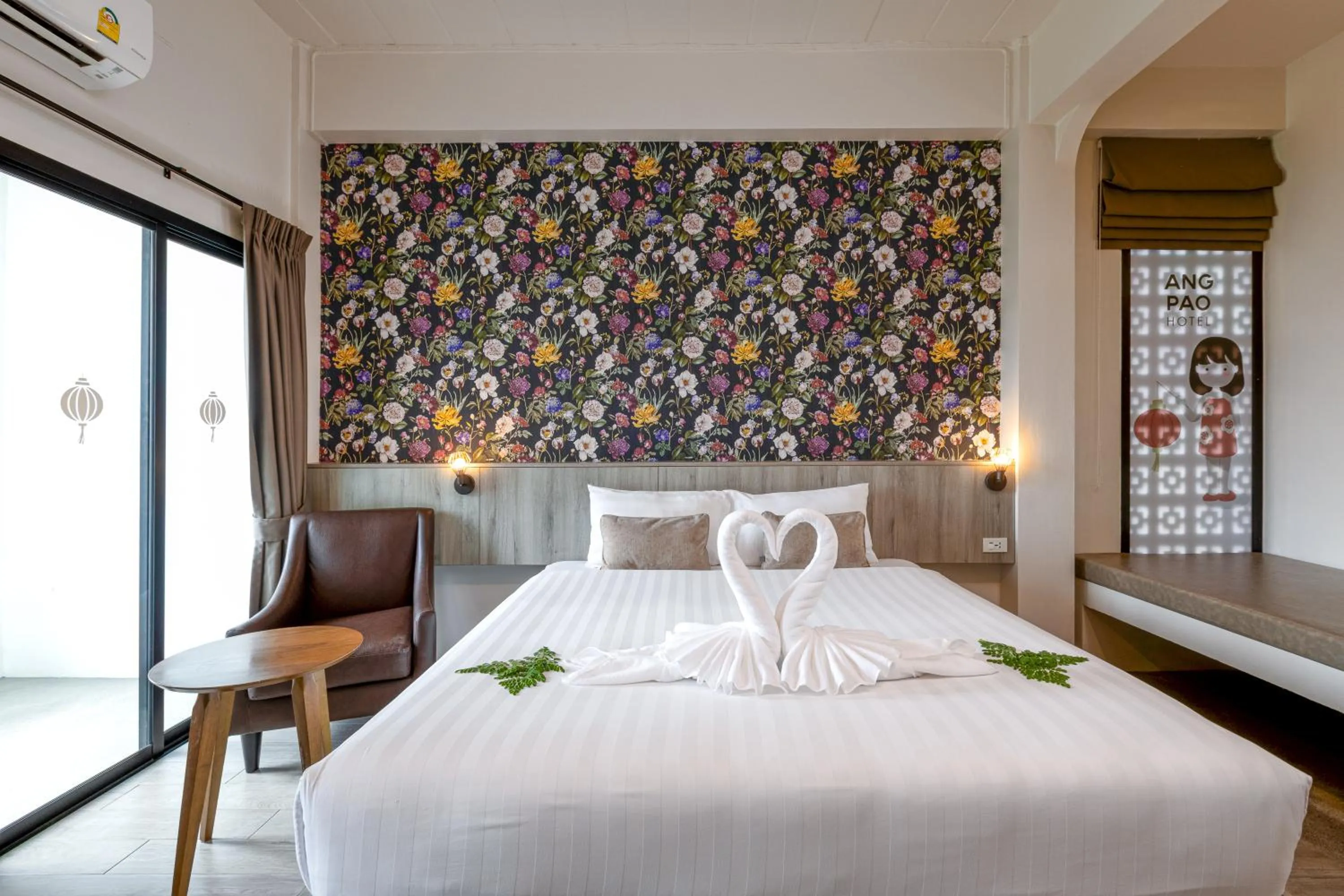 Bed in Ang Pao Hotel Phuket