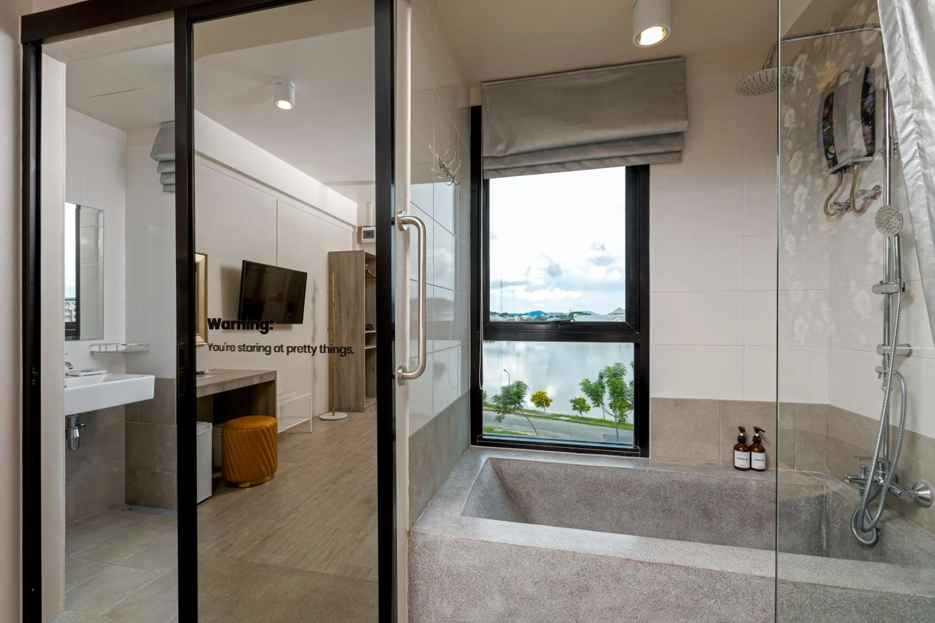 Toilet in Ang Pao Hotel Phuket