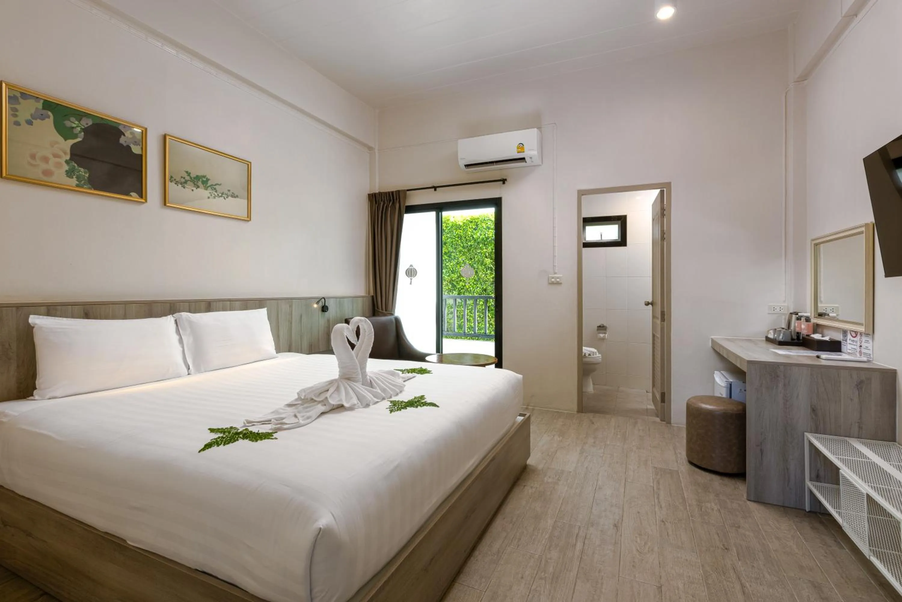 Bed in Ang Pao Hotel Phuket