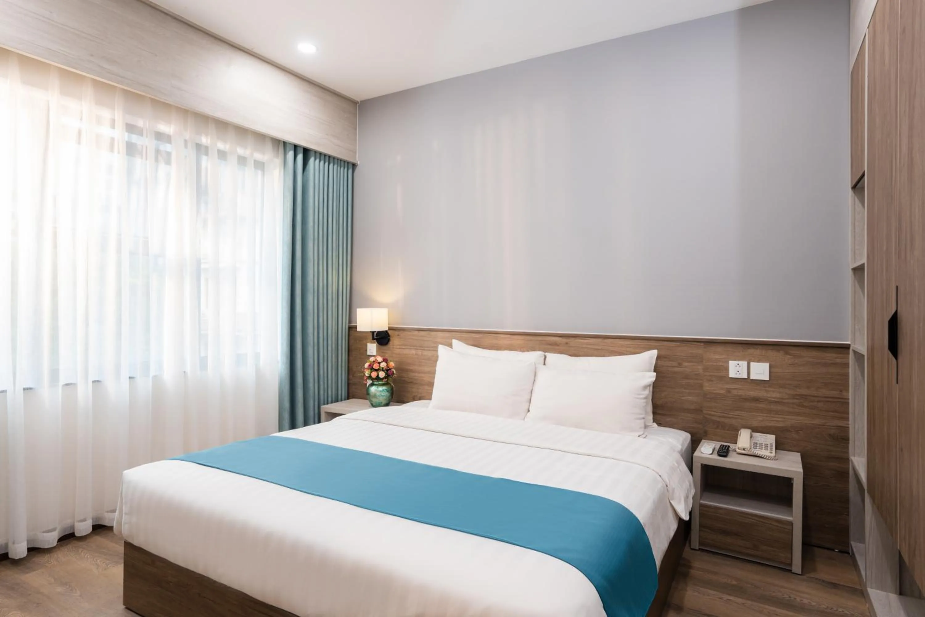 Bedroom, Bed in Capital Garden Hotel