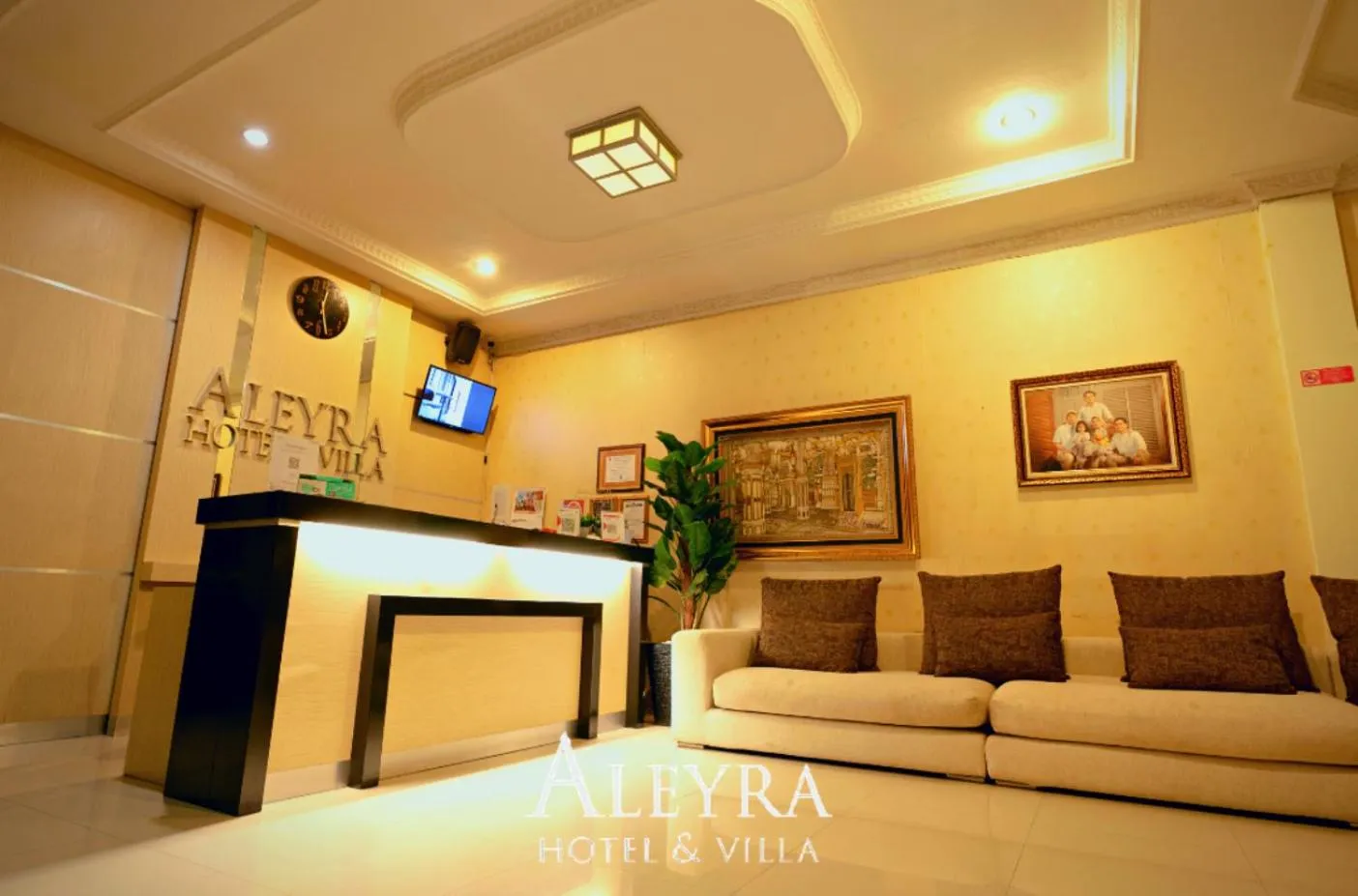 Lobby or reception in Aleyra Hotel and Villa's Garut