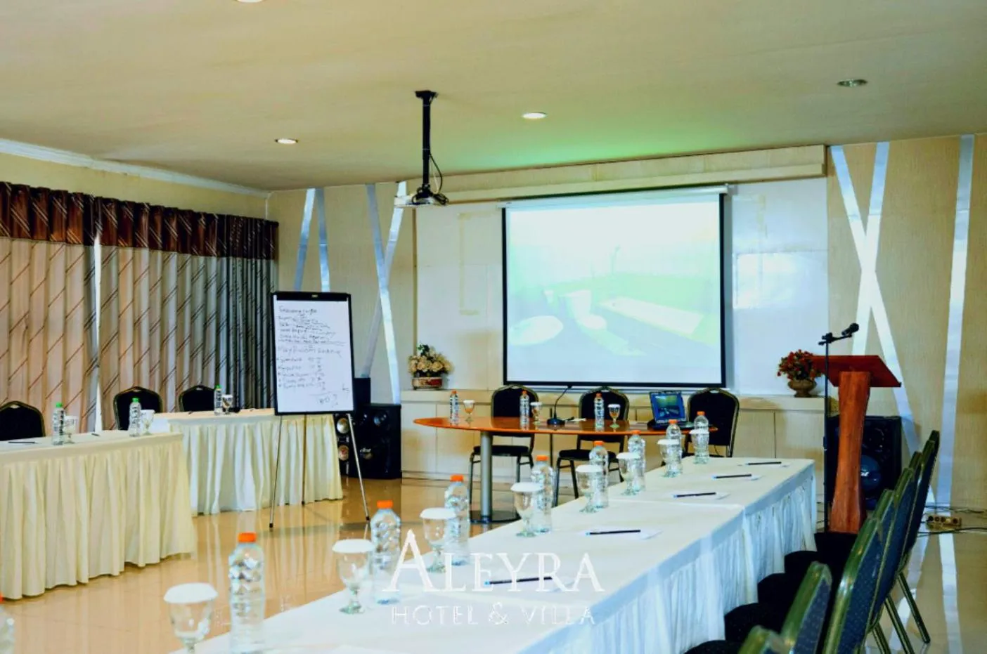Meeting/conference room in Aleyra Hotel and Villa's Garut