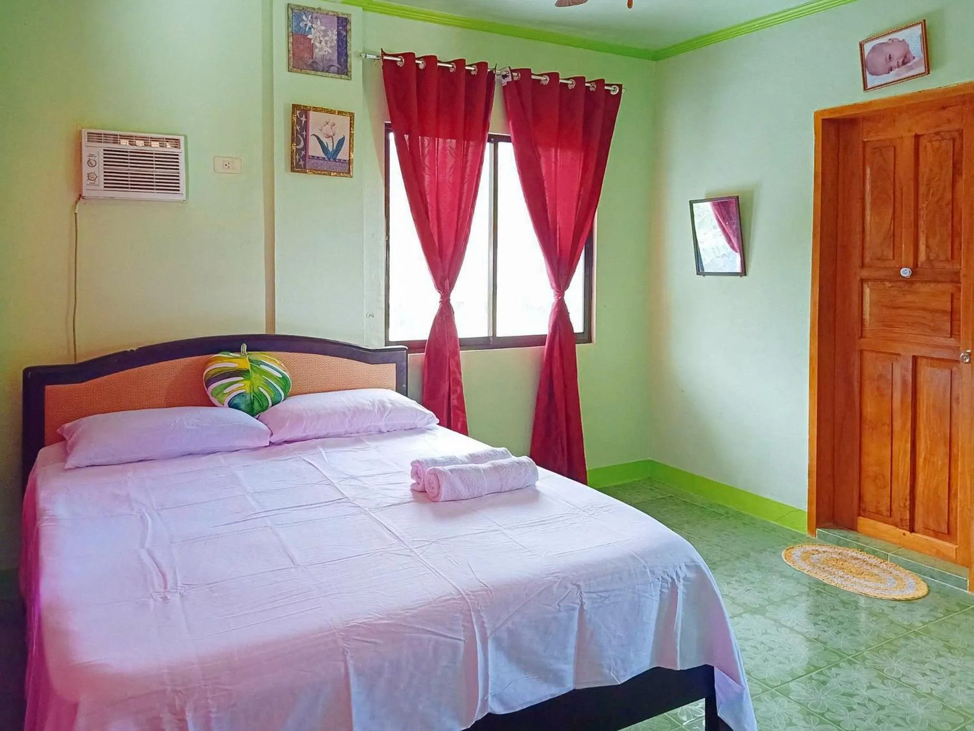 Bed in RedDoorz @ Garcia Hernandez Bohol