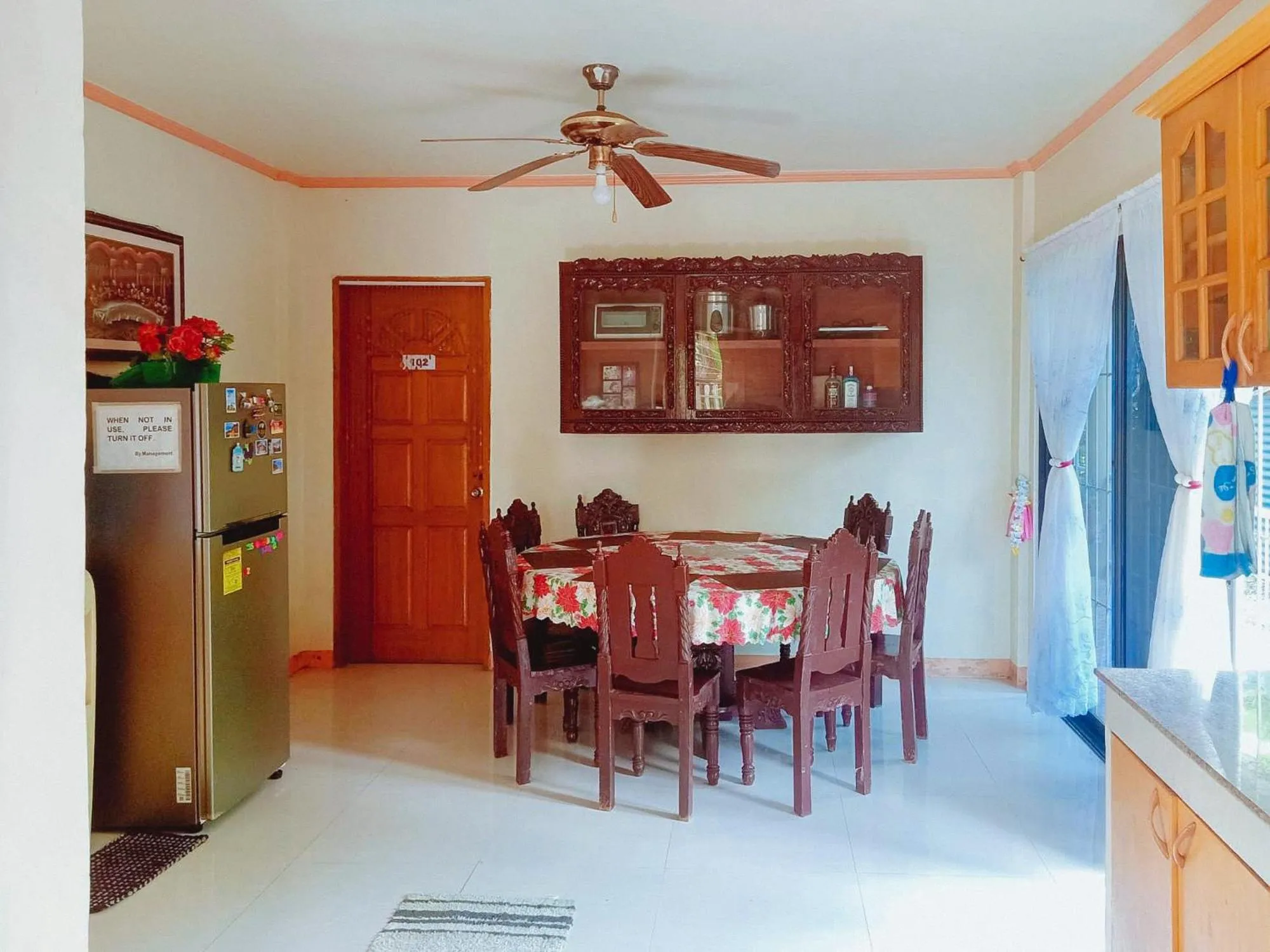 Kitchen or kitchenette in RedDoorz @ Garcia Hernandez Bohol
