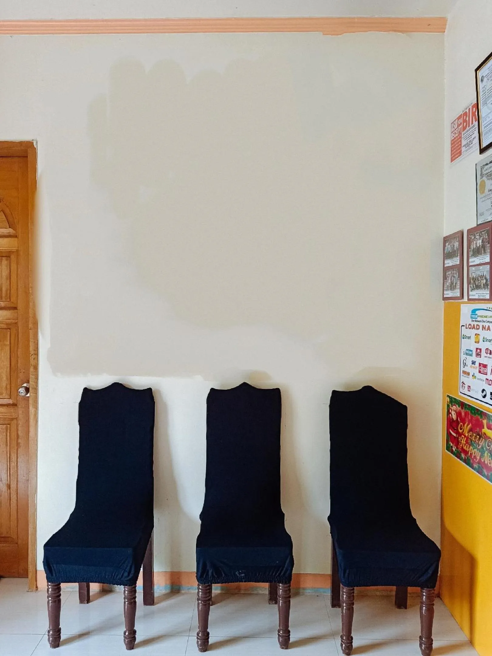 Seating area in RedDoorz @ Garcia Hernandez Bohol