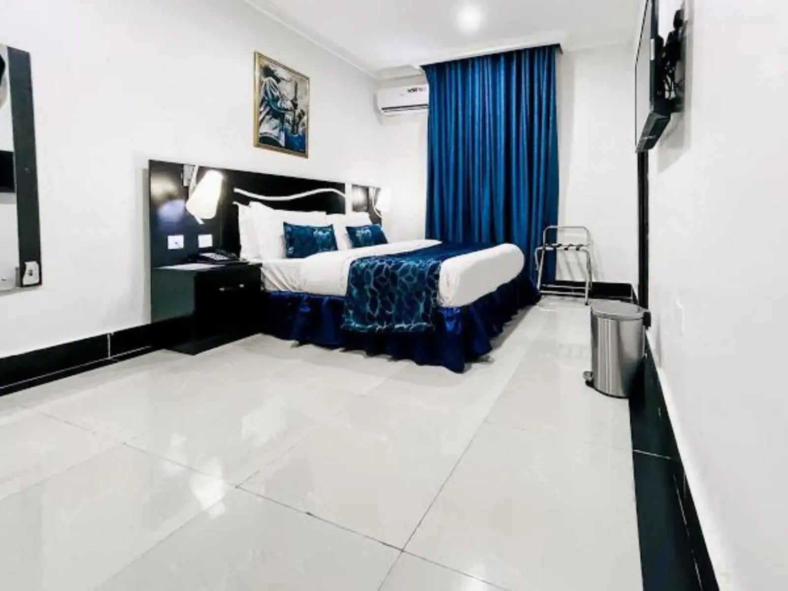 Deluxe Suite in Pasadena Suites Deluxe Suite in Pasadena Suites