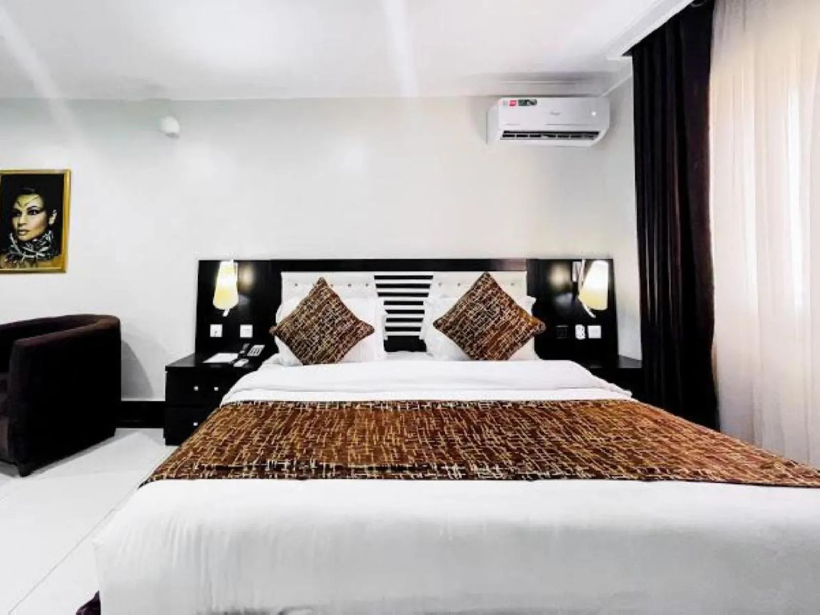 Bed in Pasadena Suites