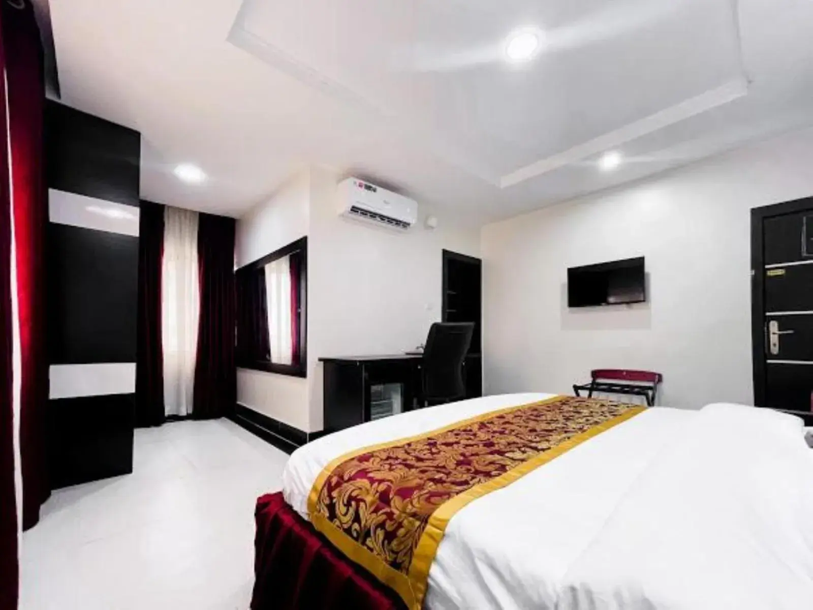 Presidential Suite in Pasadena Suites Presidential Suite in Pasadena Suites