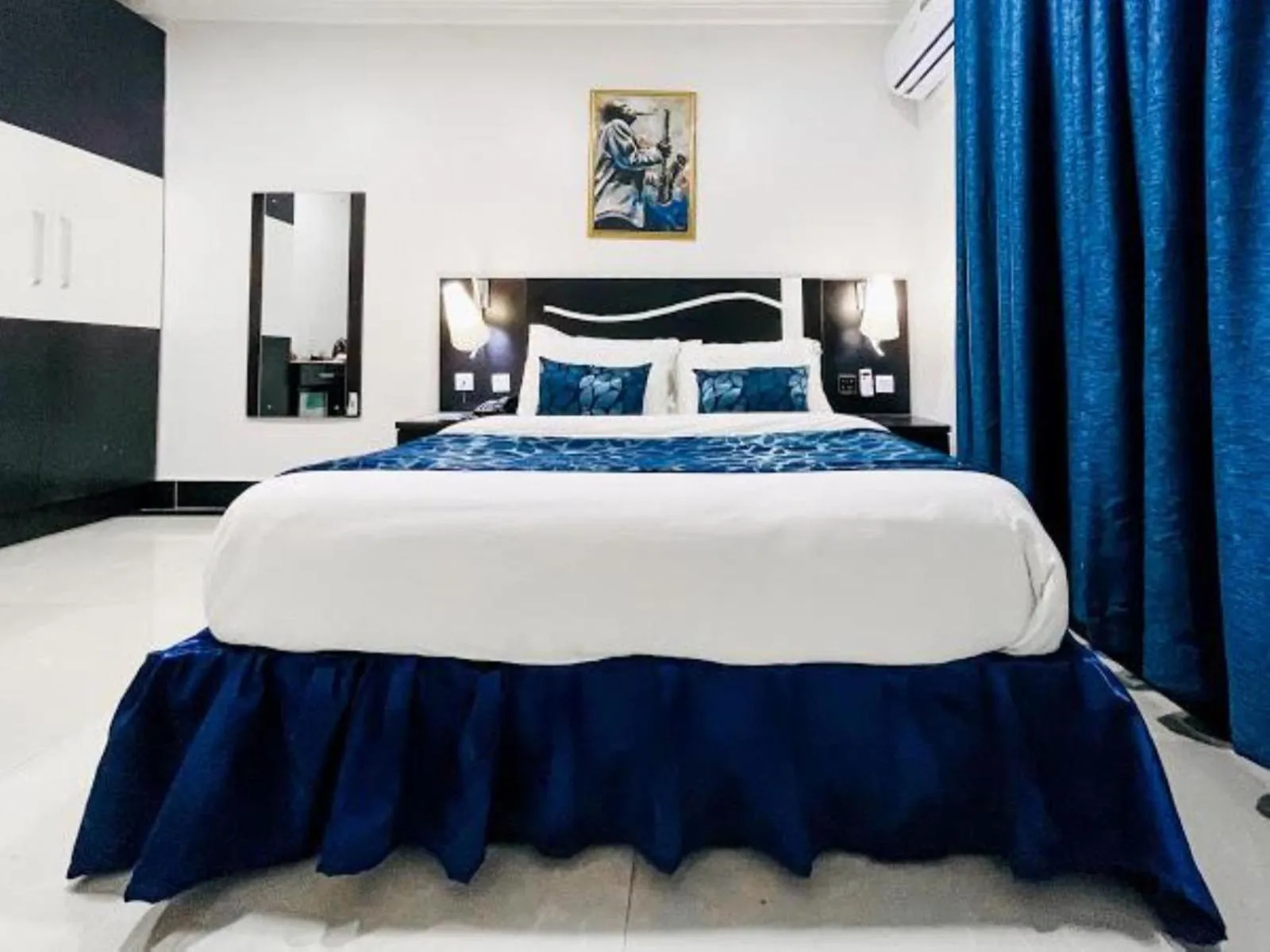 Bed in Pasadena Suites