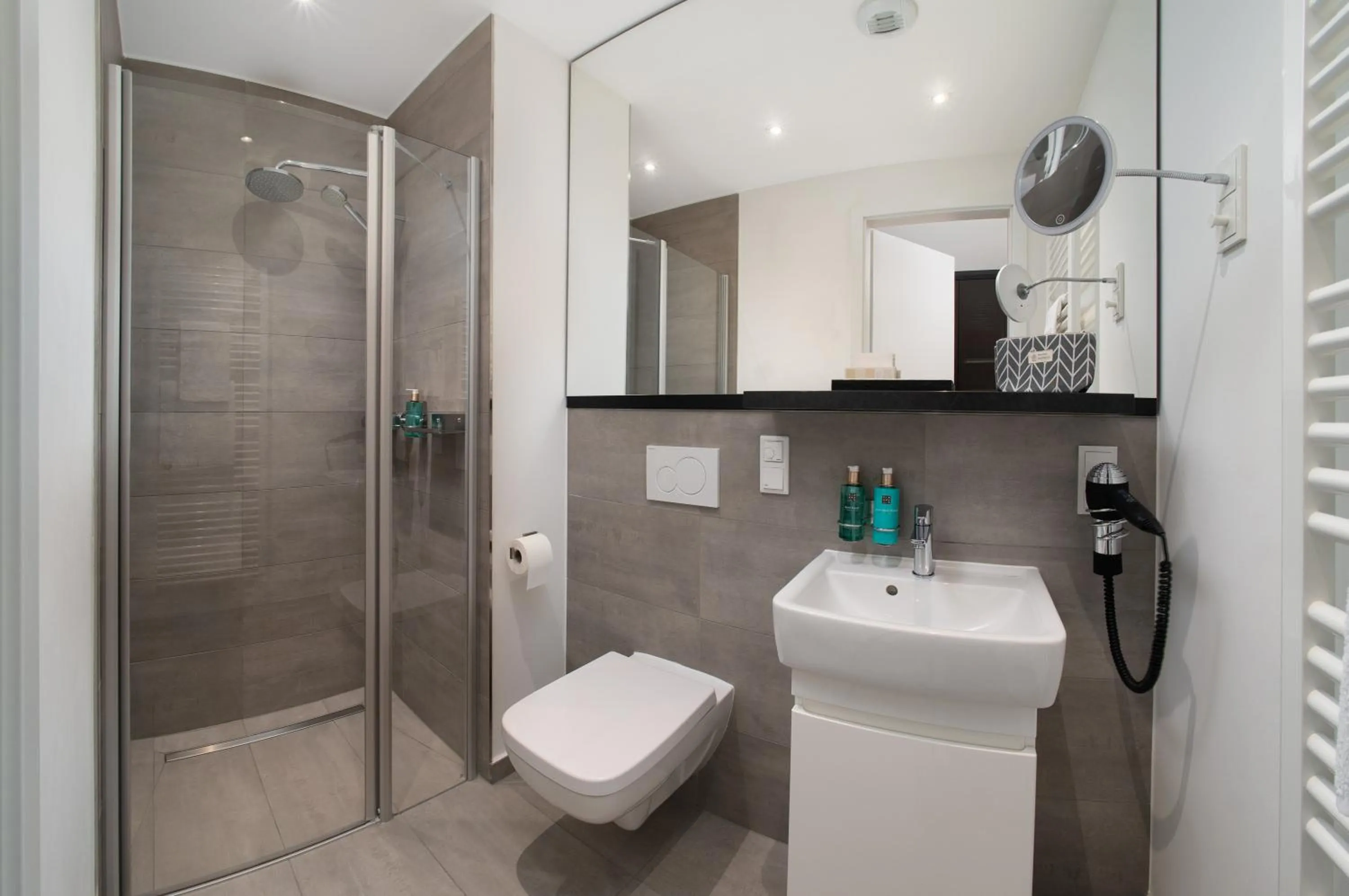 Shower in We rooms Hotel