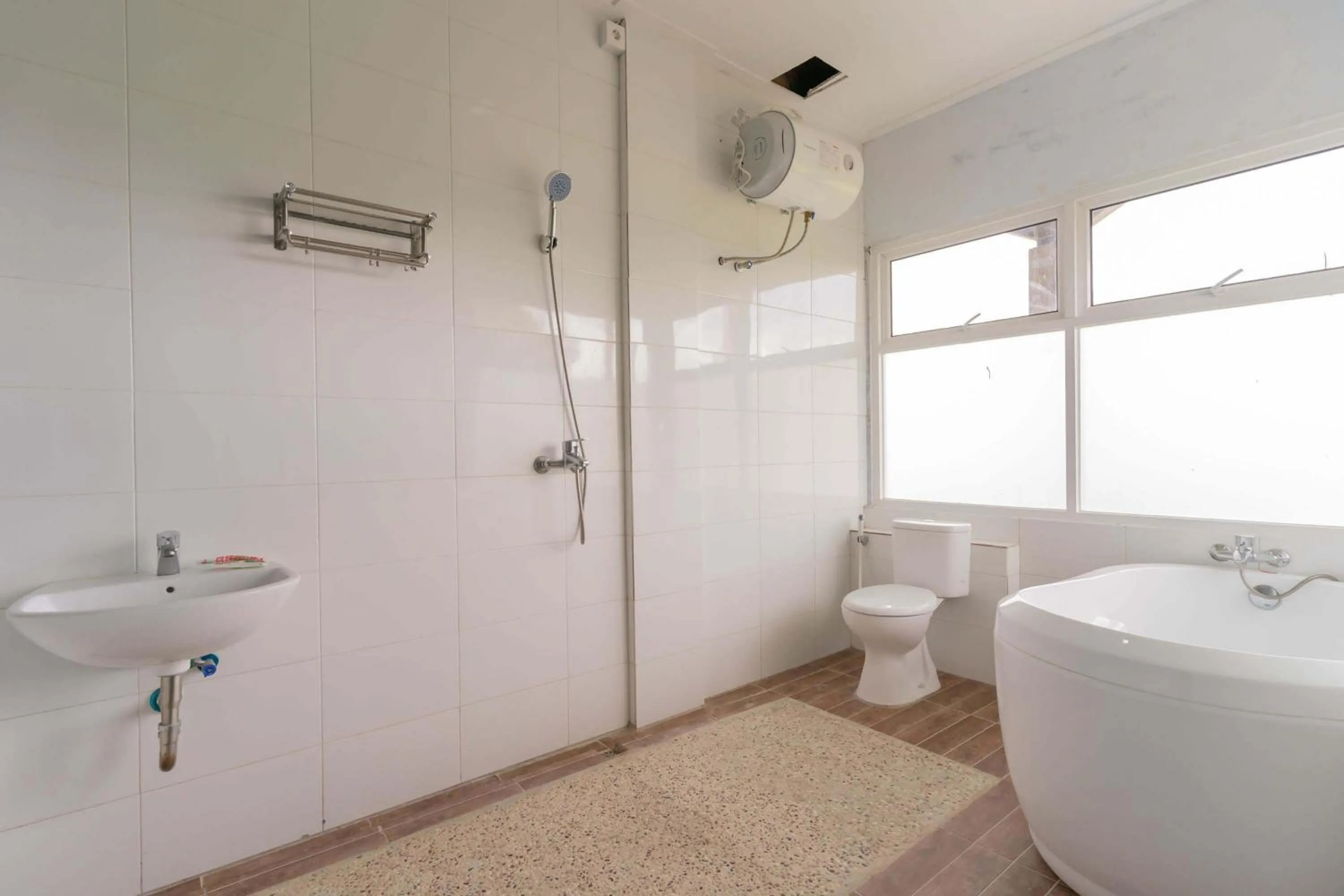 Bathroom in RedDoorz Plus @ Vantas Hotel Parbaba