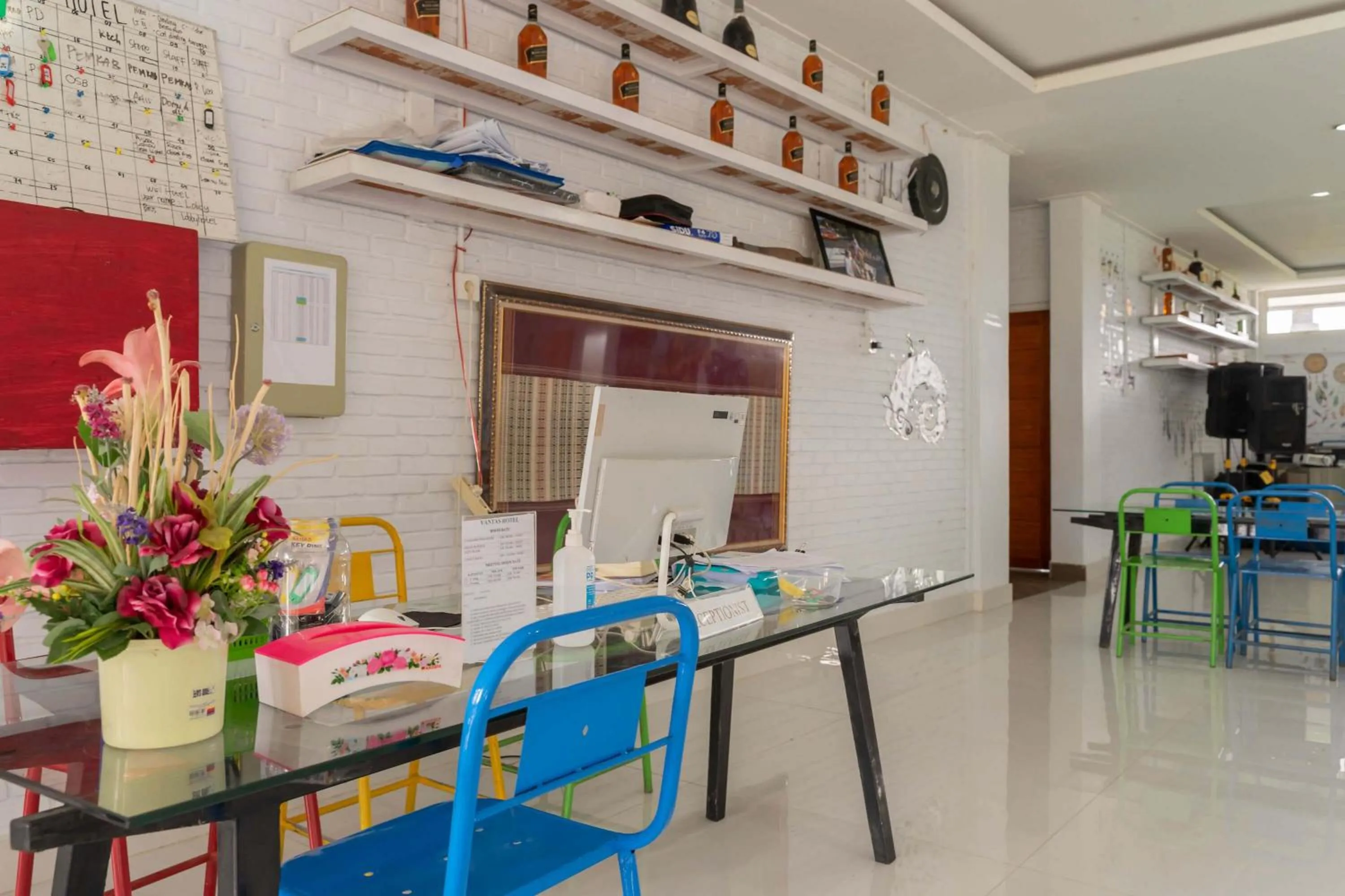 Lobby or reception in RedDoorz Plus @ Vantas Hotel Parbaba