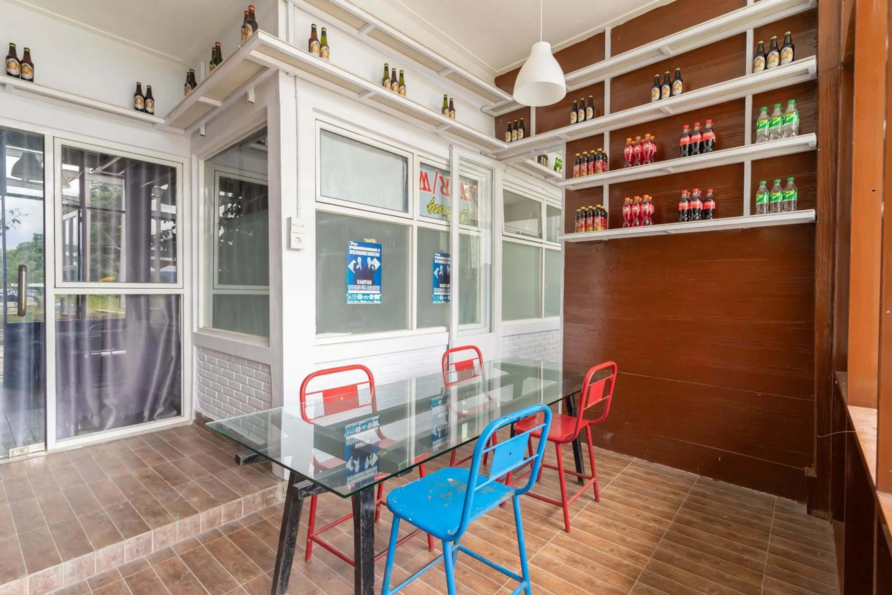 Seating area in RedDoorz Plus @ Vantas Hotel Parbaba