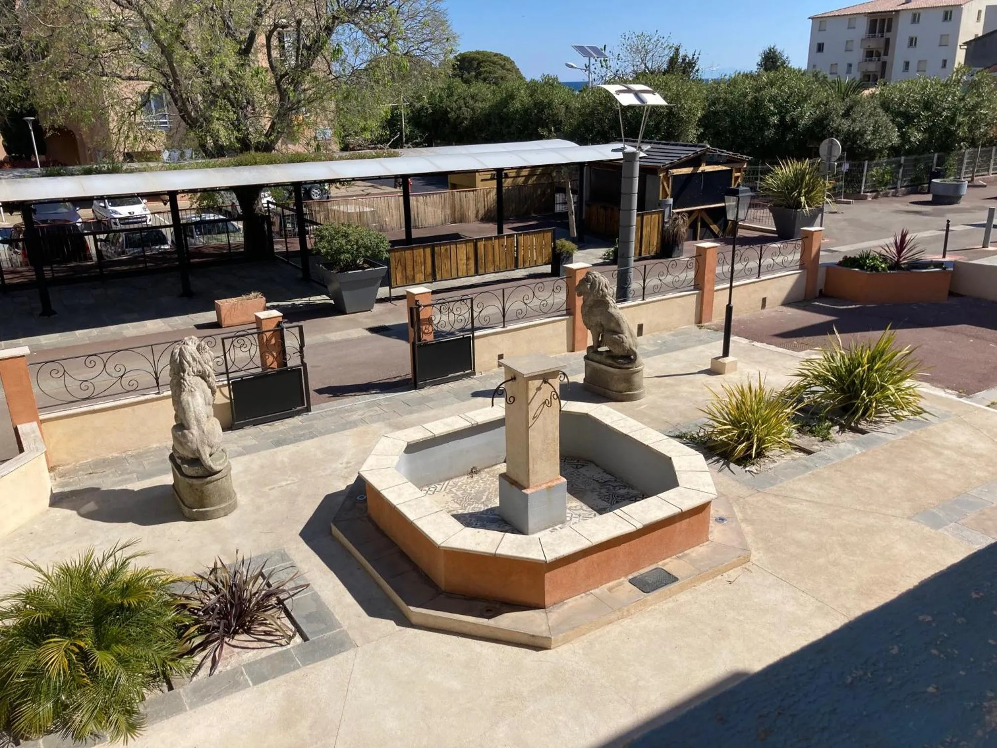 Facade/entrance in Hôtel La Demeure Coloniale