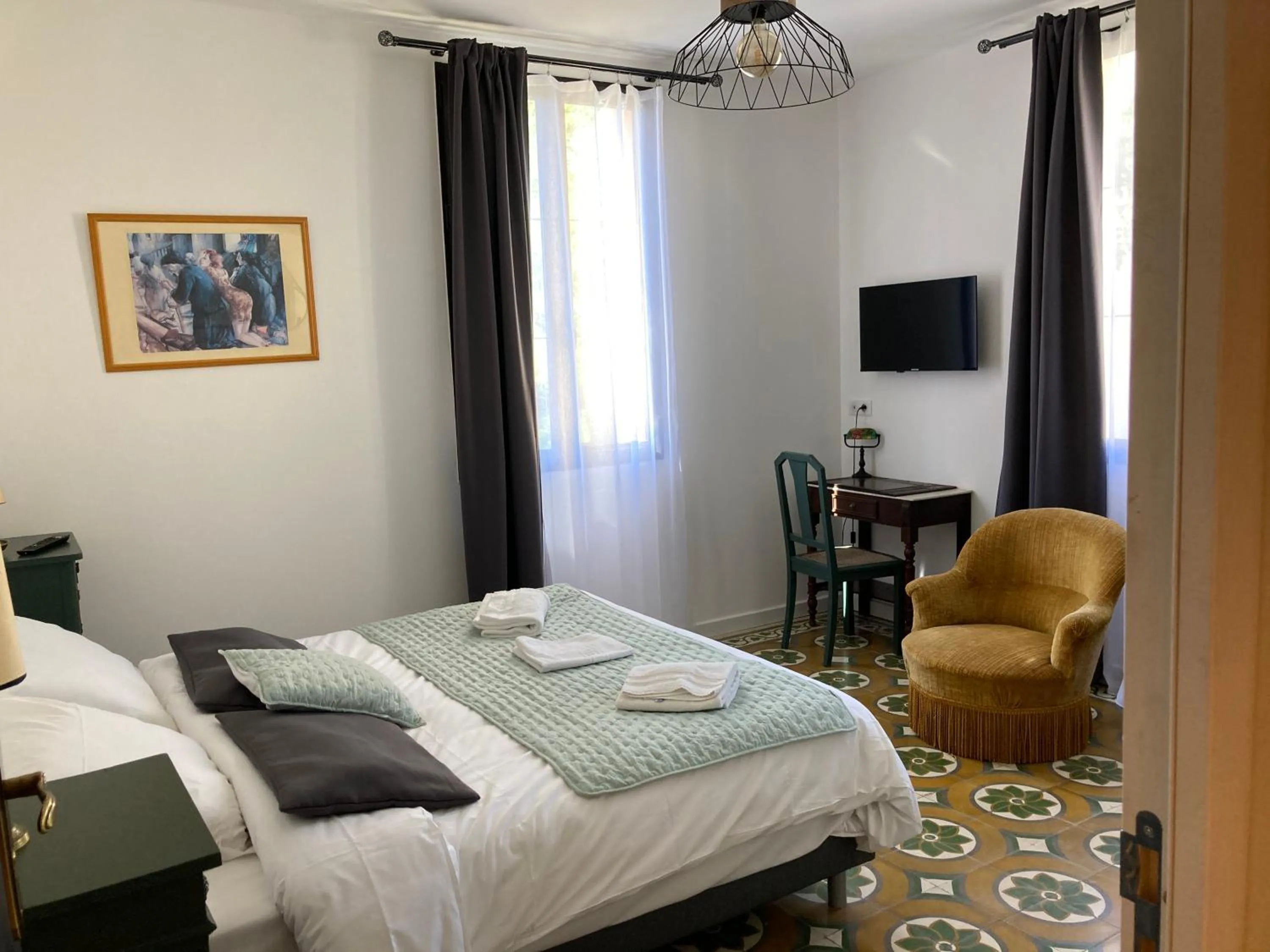 Photo of the whole room, Bed in Hôtel La Demeure Coloniale