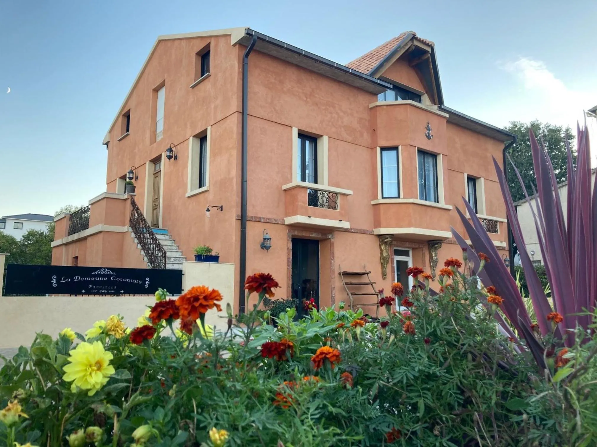 Property building in Hôtel La Demeure Coloniale