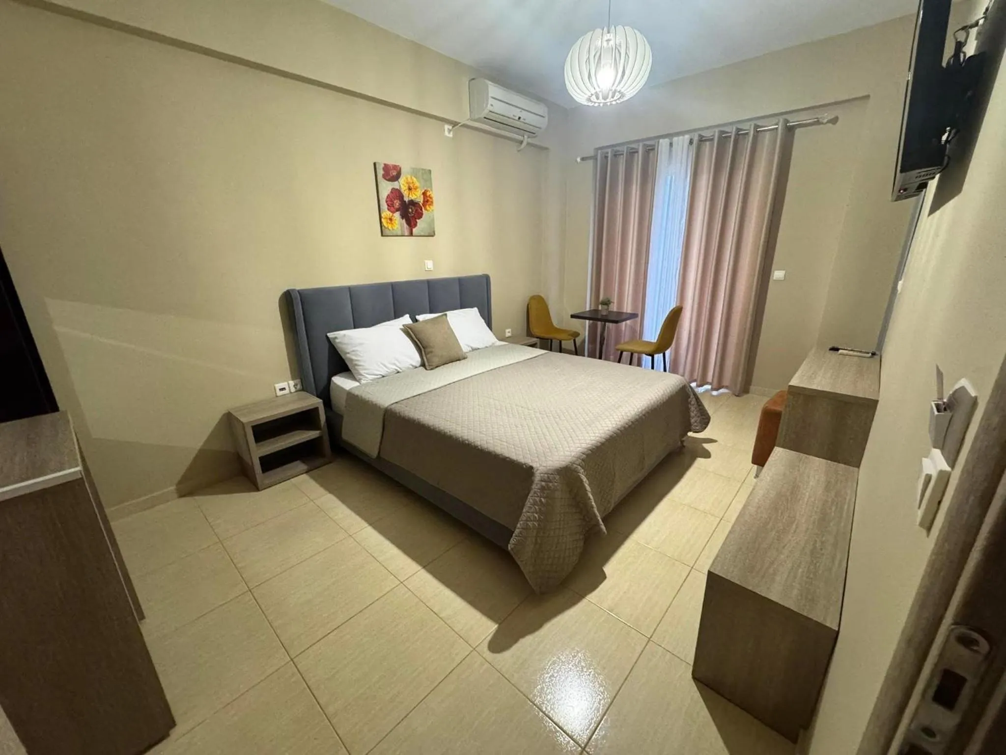 Photo of the whole room, Bed in Hotel Driloni