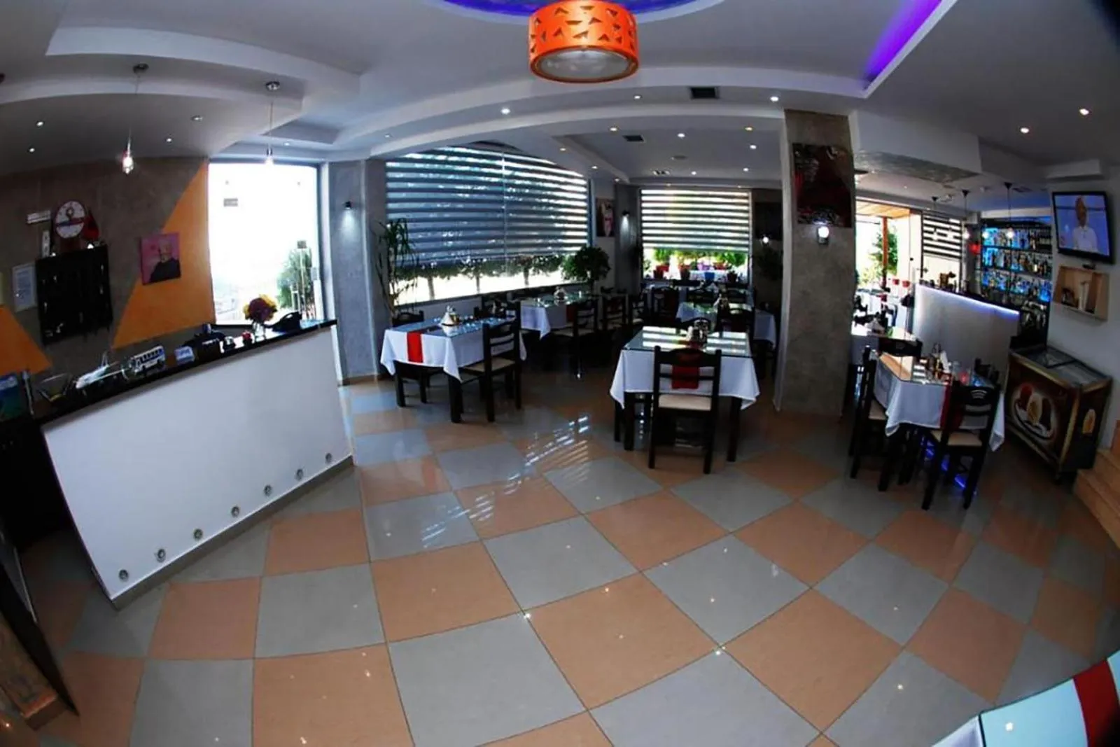 Restaurant/places to eat in Hotel Driloni