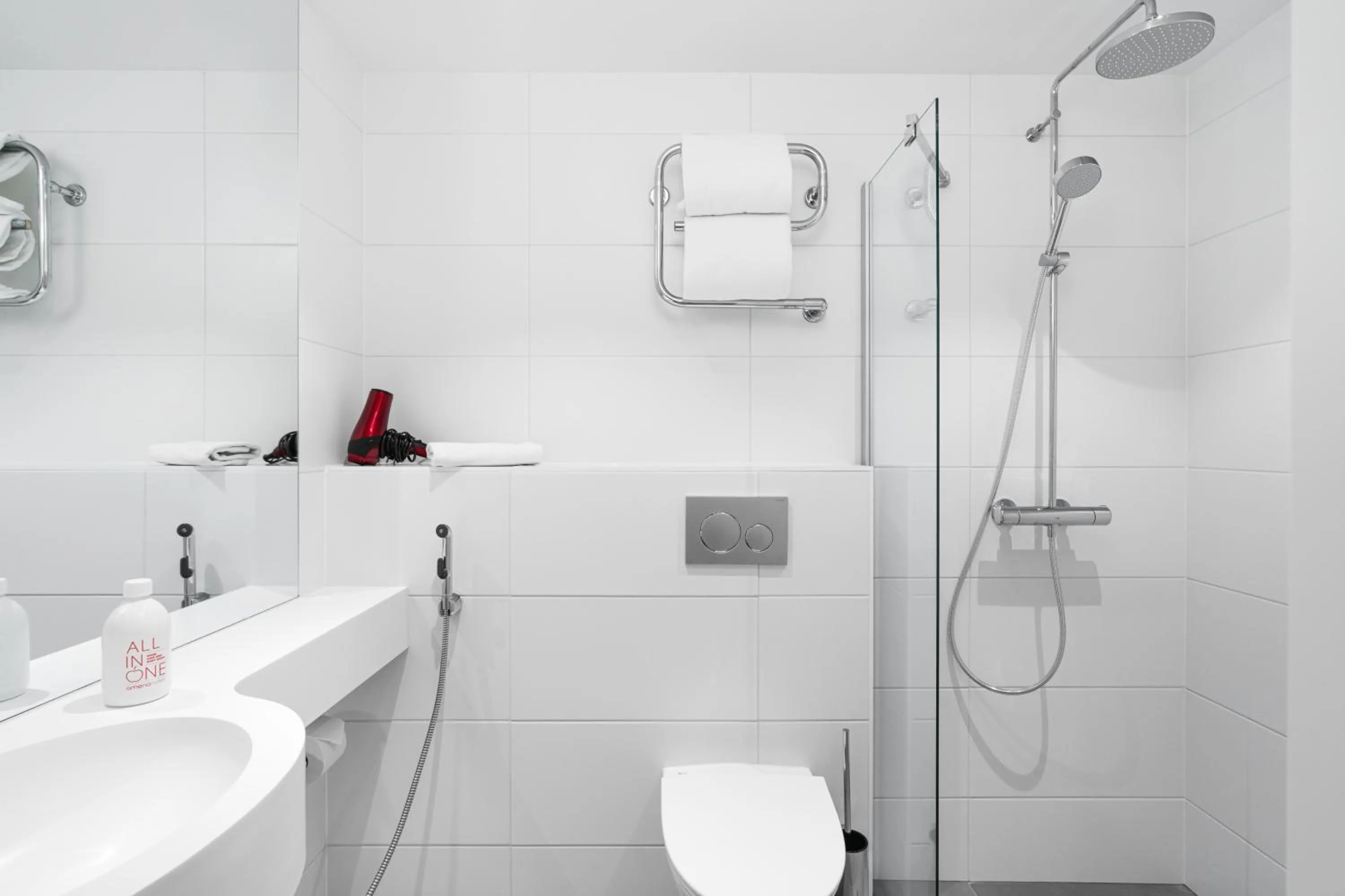 Shower in Omena Hotel Turku Kauppiaskatu