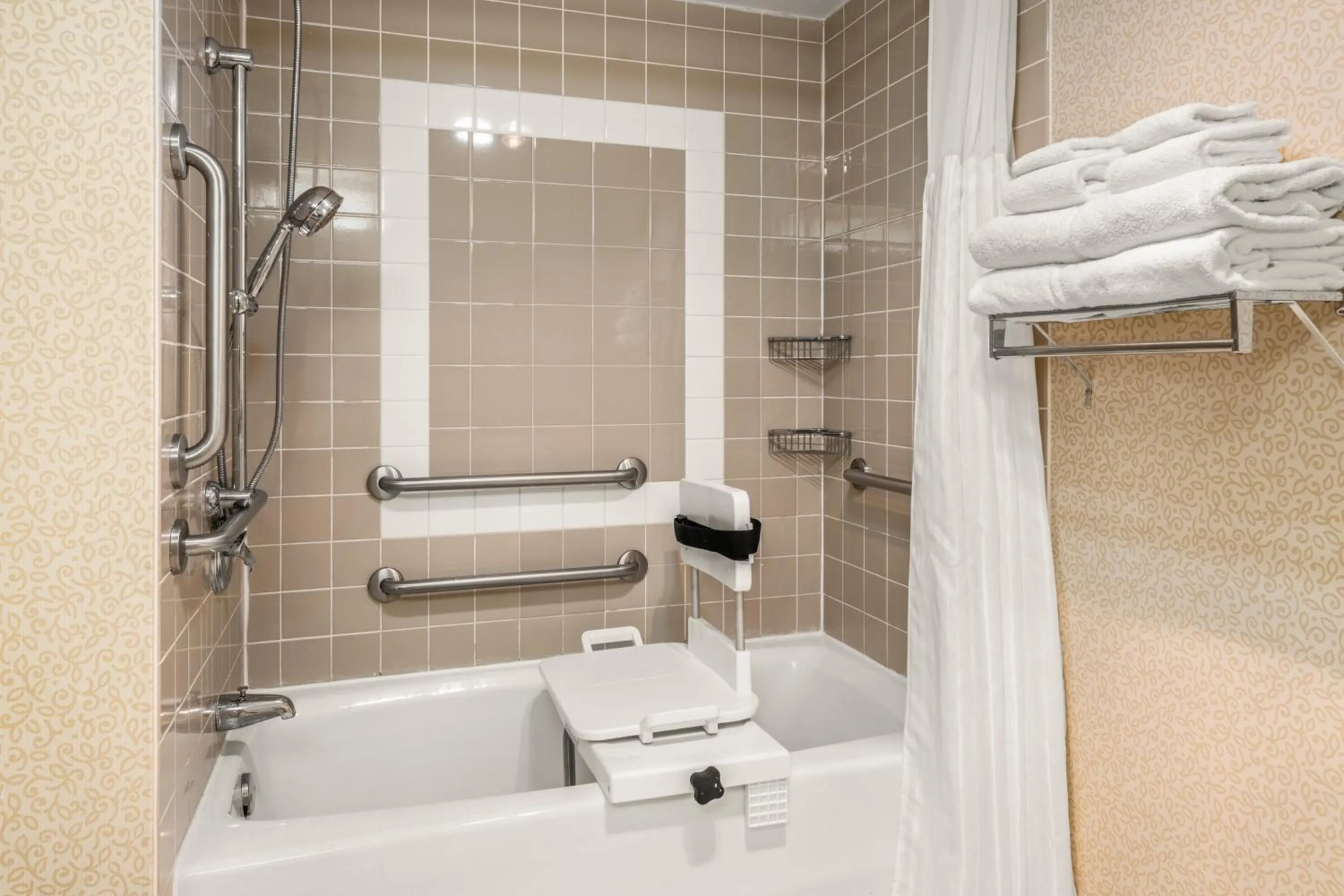 Bathroom in Montana Trailhead Inn