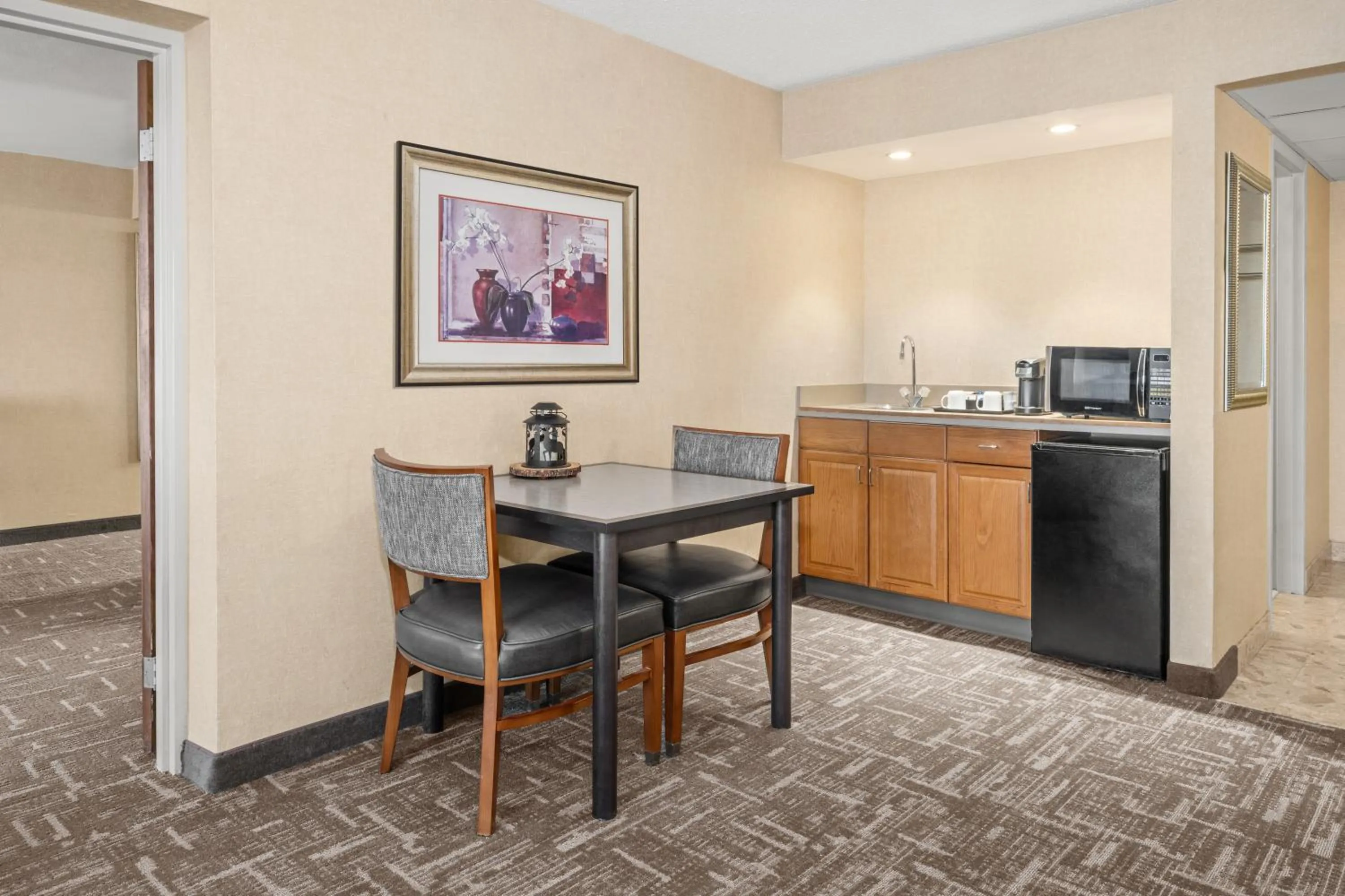 Kitchen or kitchenette in Montana Trailhead Inn