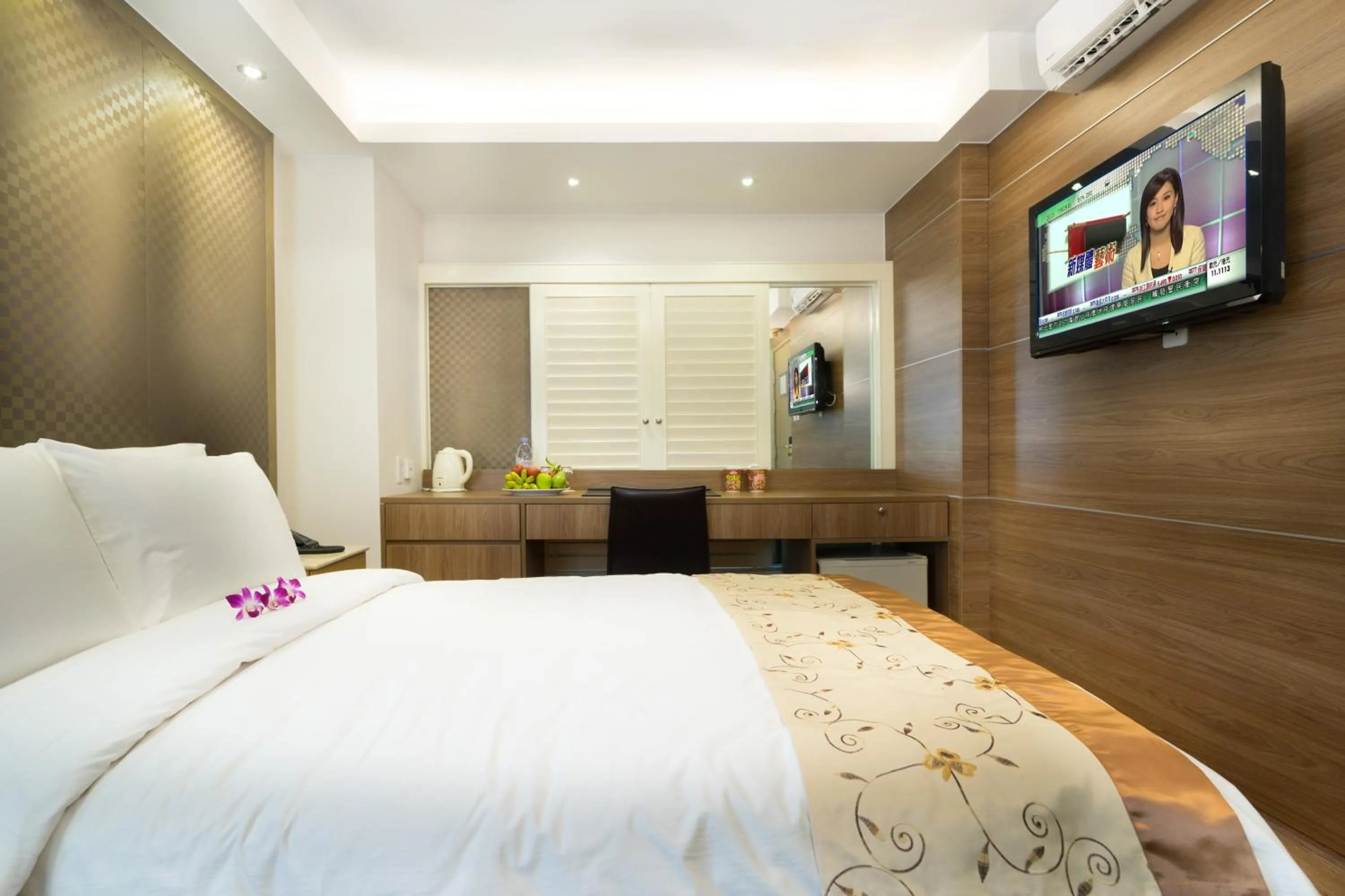 Bedroom, Bed in Empress Hotel Ho Chi Minh City