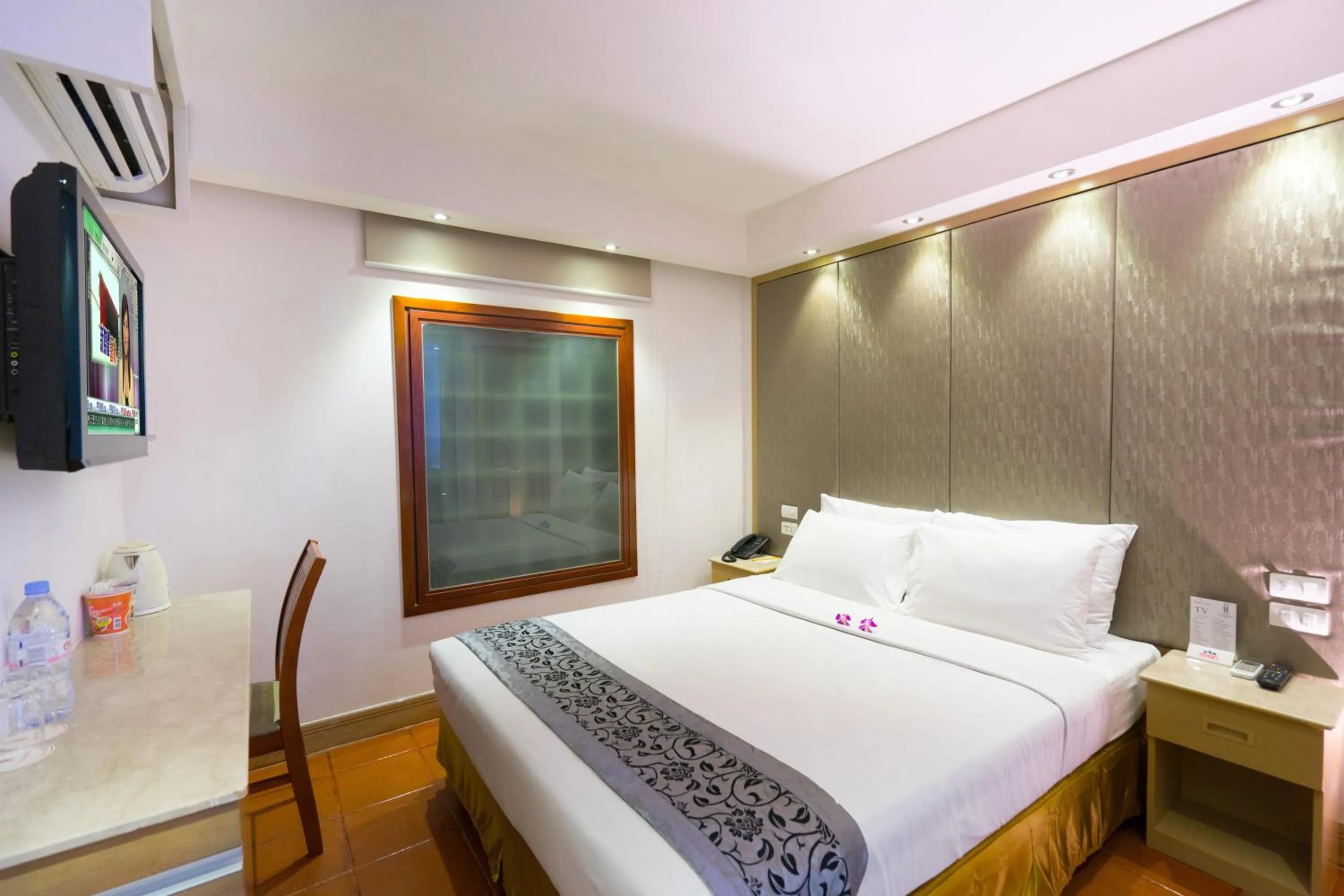 Bedroom, Bed in Empress Hotel Ho Chi Minh City