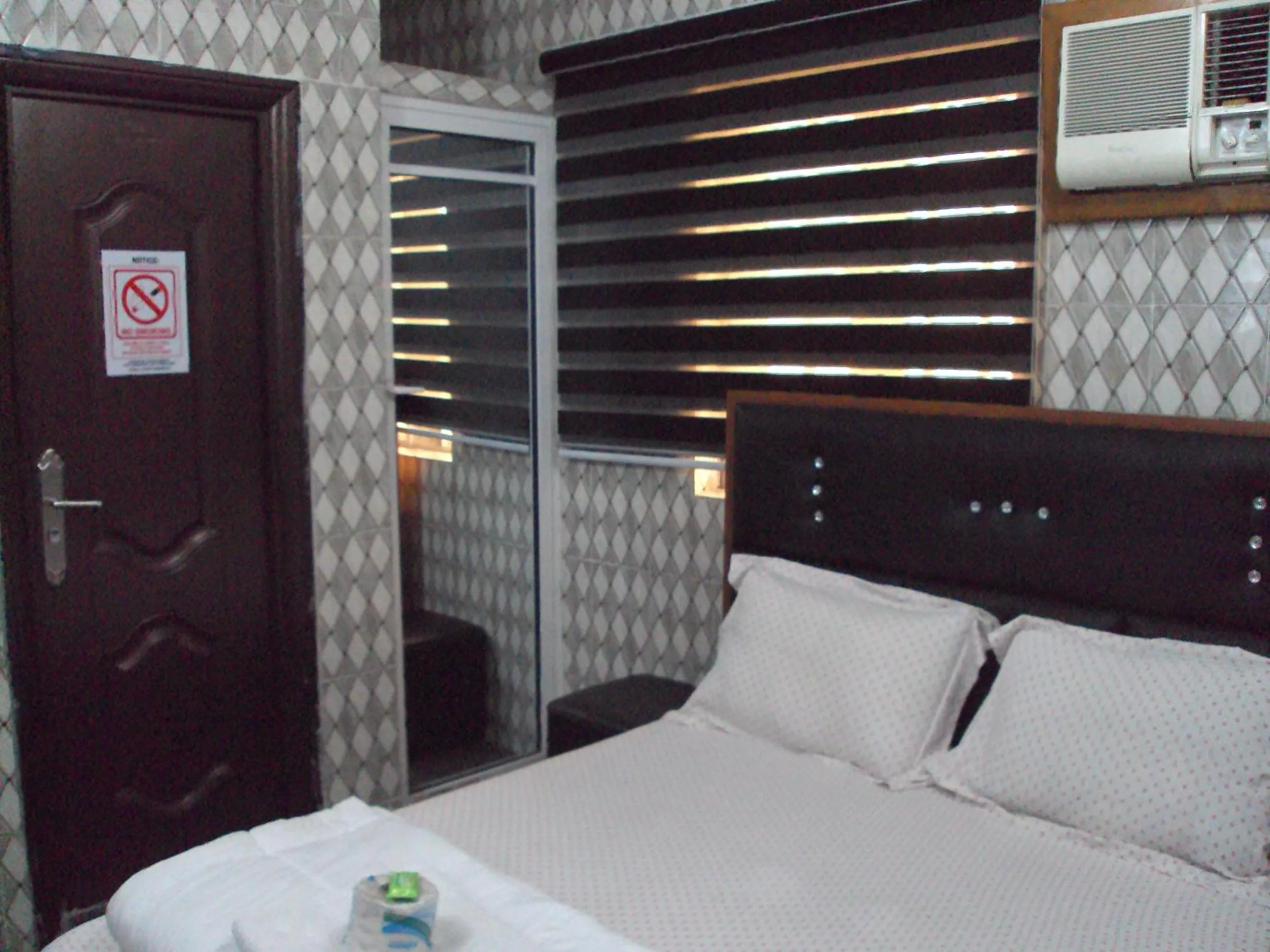 Photo of the whole room in Elites Lodge