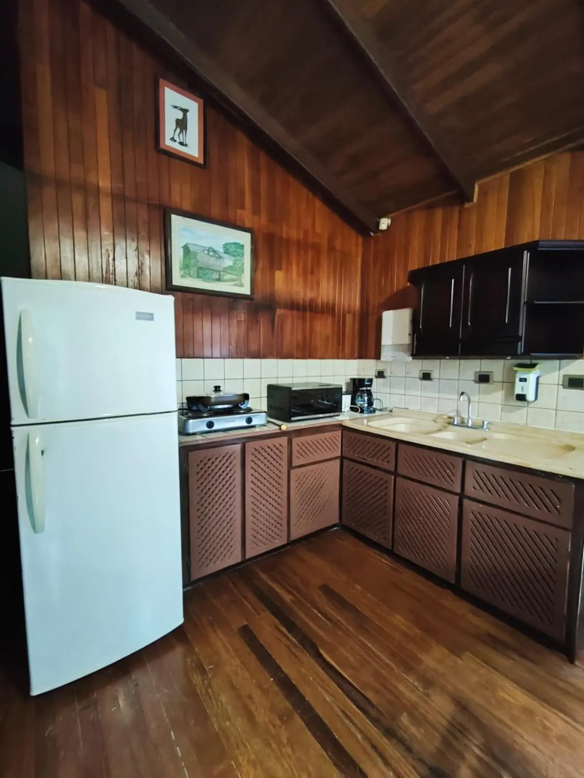 kitchen in Ávita Lodge