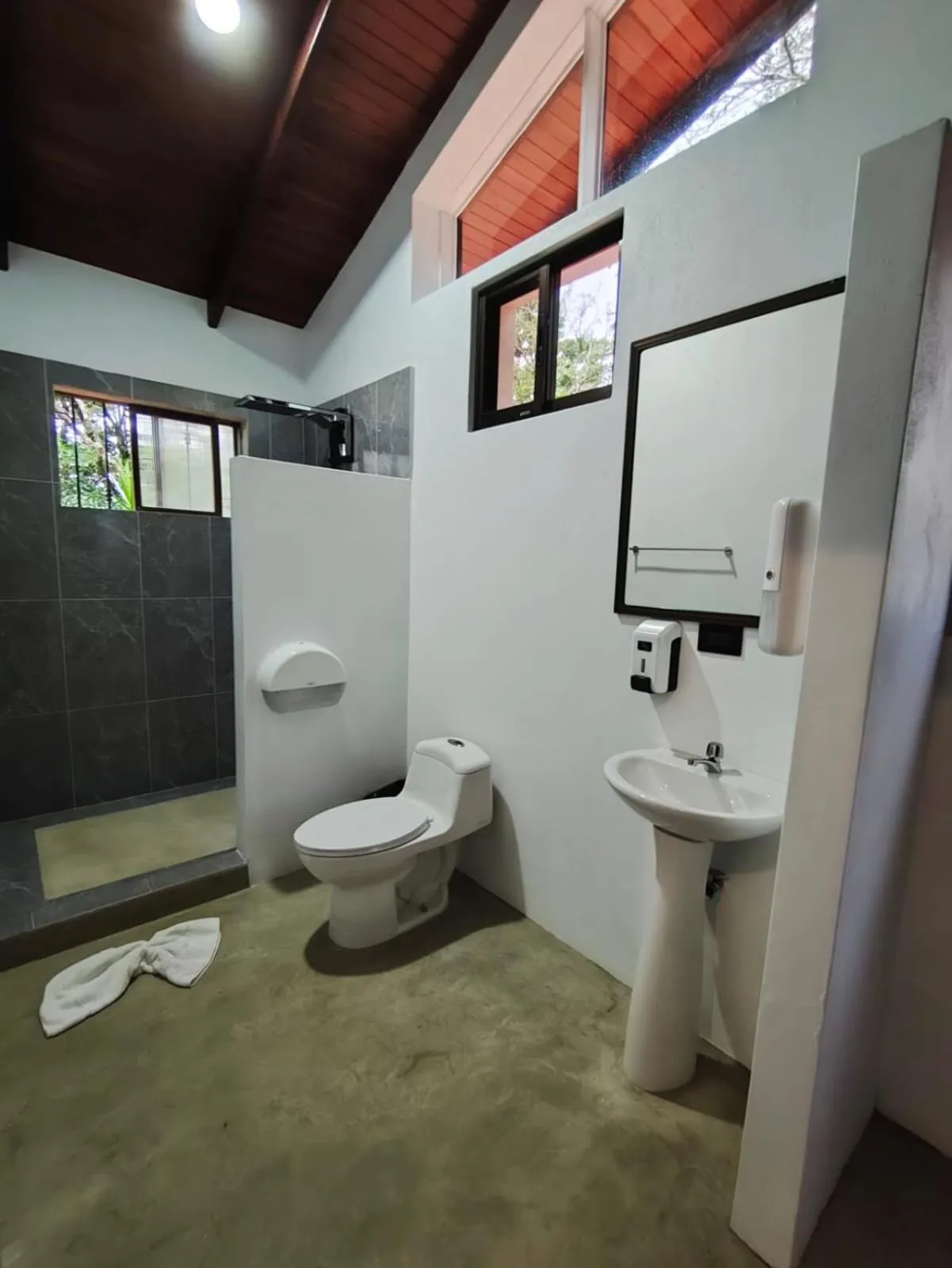 Bathroom in Ávita Lodge