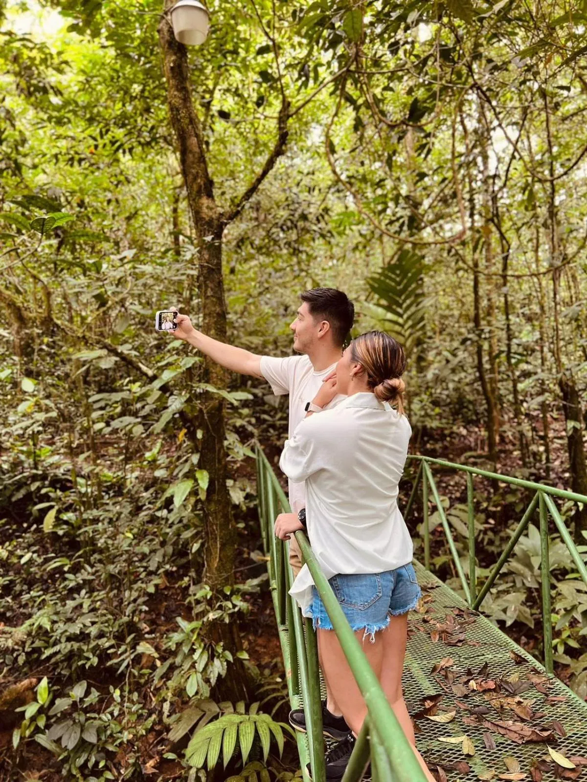 People in Ávita Lodge