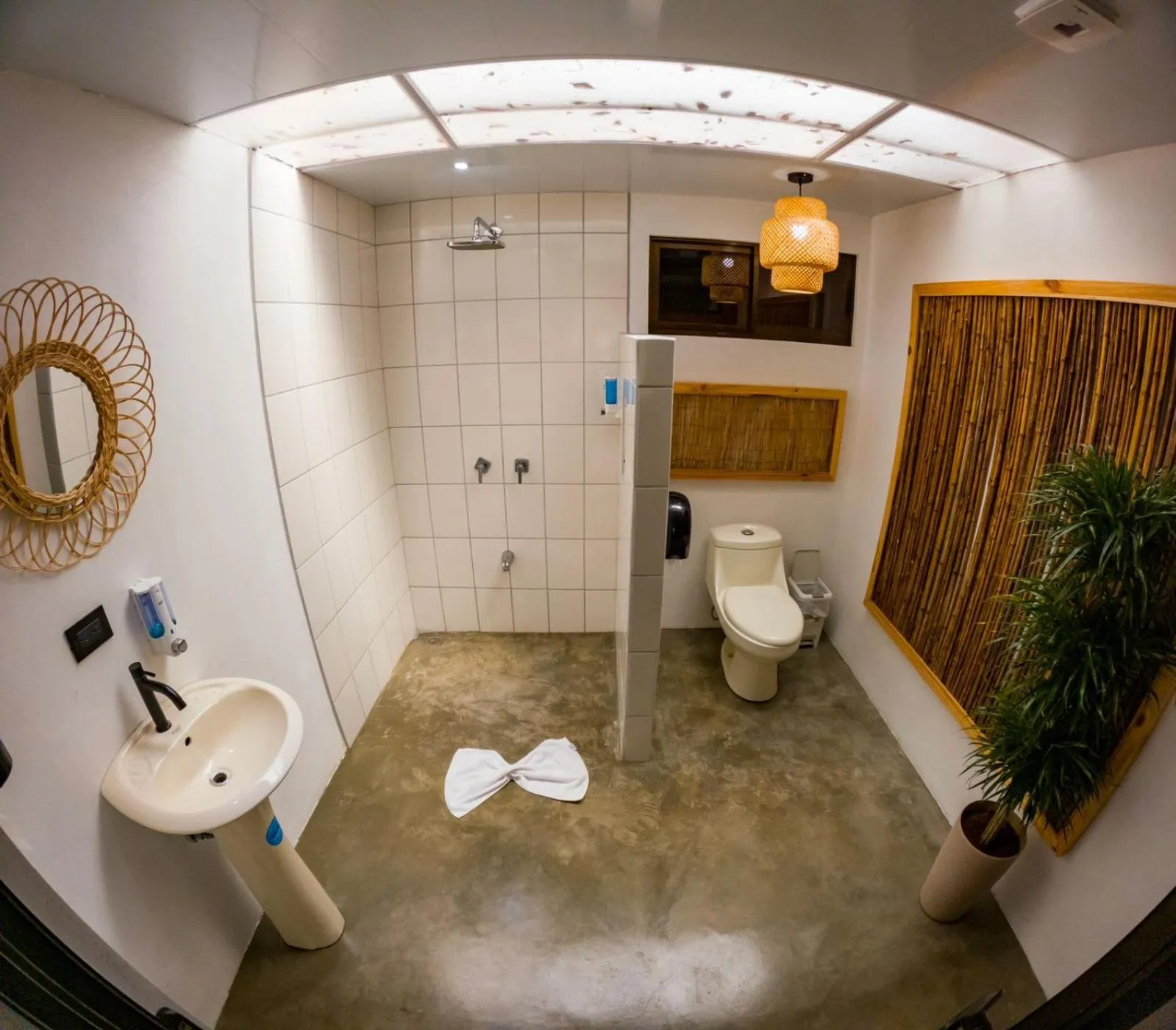 Shower in Ávita Lodge