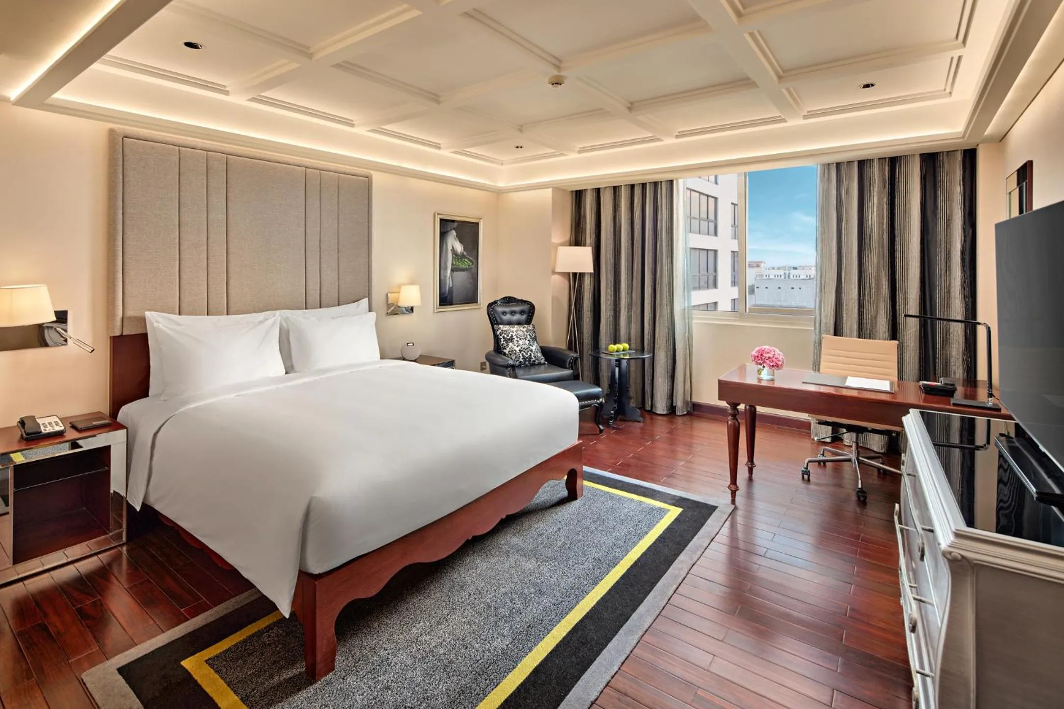 Coffee/tea facilities, Bed in Mövenpick Hotel Hanoi Centre