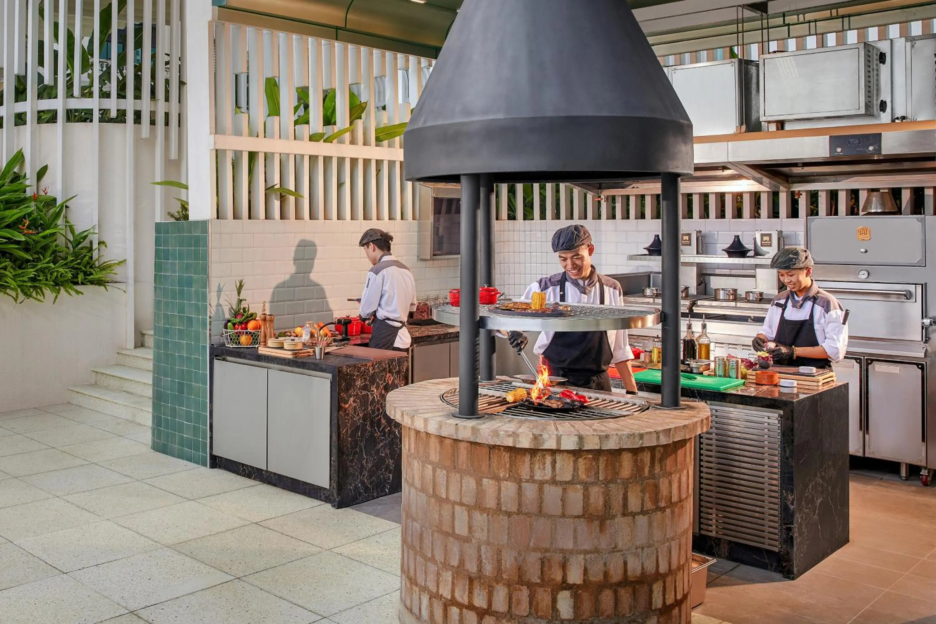 Restaurant/places to eat in Mövenpick Hotel Hanoi Centre