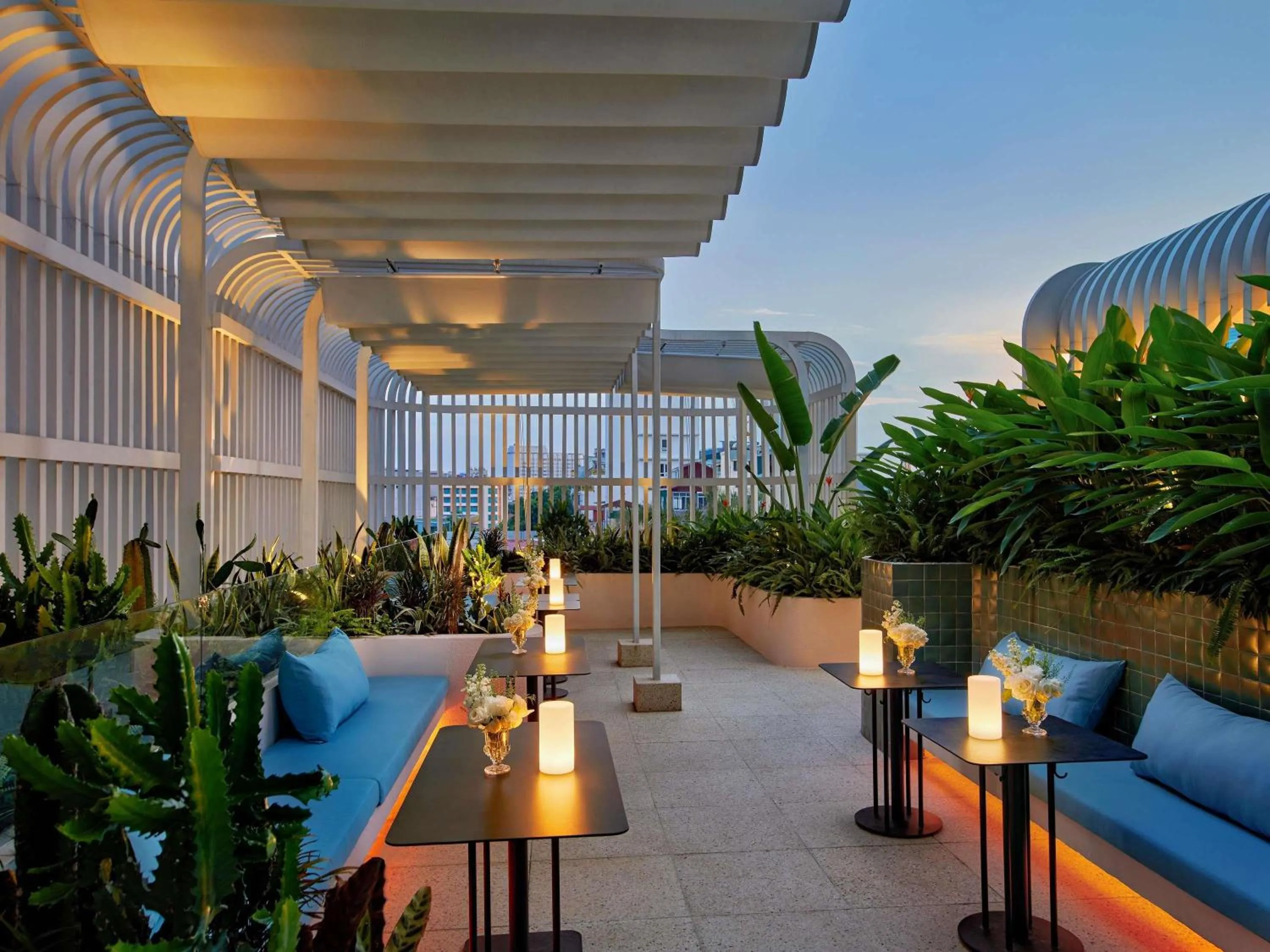 Lounge or bar in Mövenpick Hotel Hanoi Centre