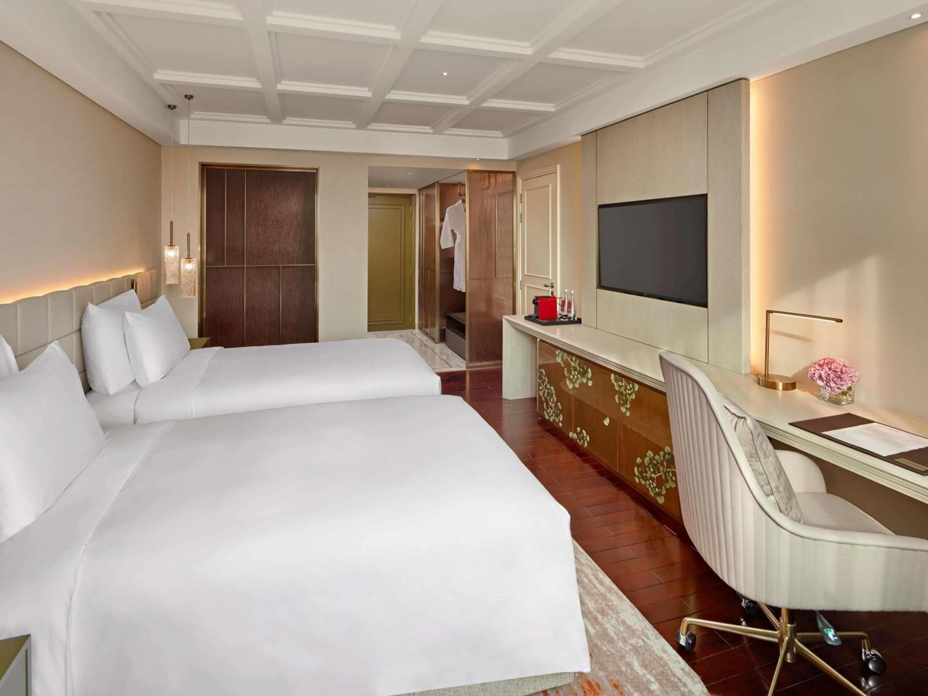 Bedroom, Bed in Mövenpick Hotel Hanoi Centre