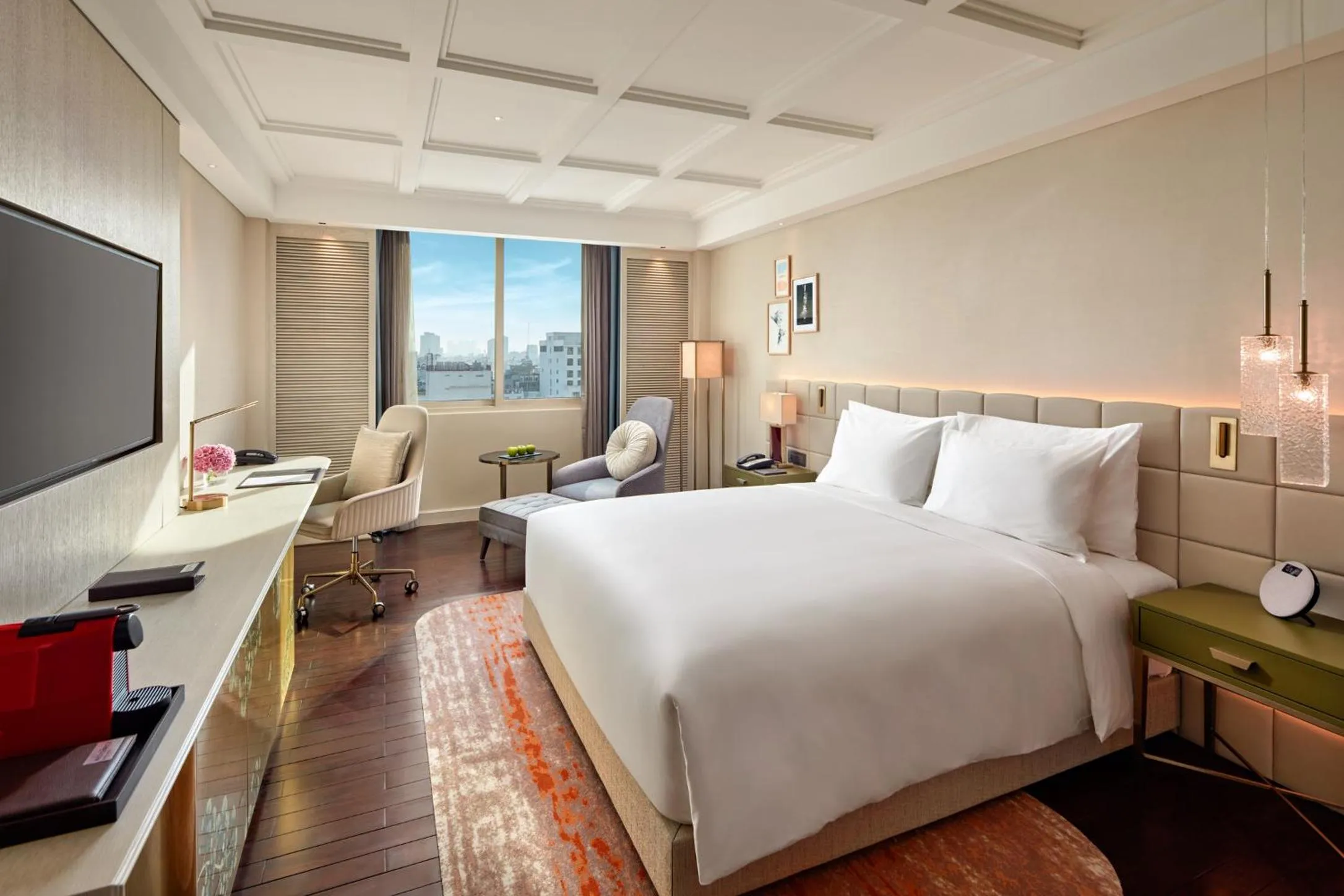 Shower, Bed in Mövenpick Hotel Hanoi Centre