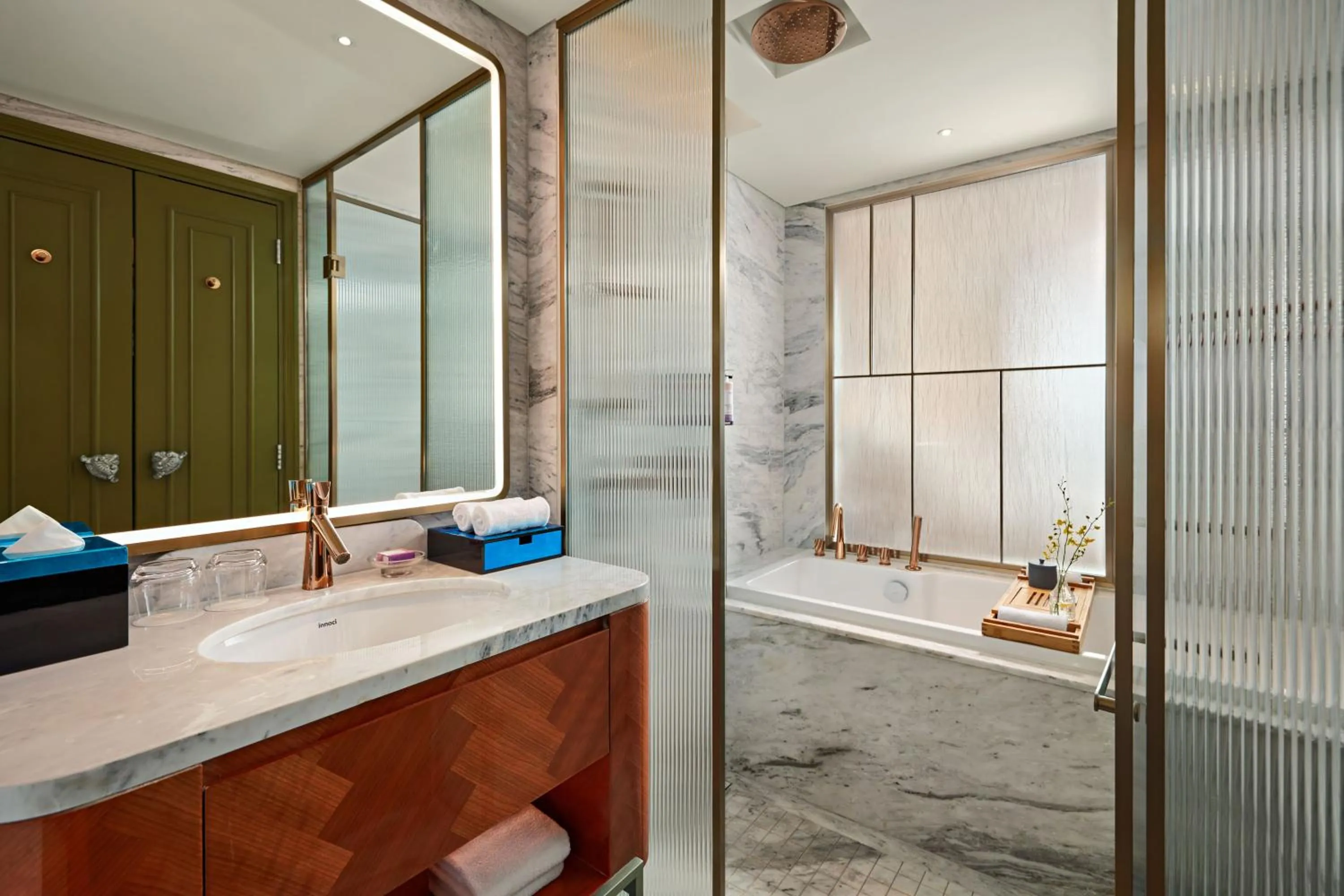 Toilet in Mövenpick Hotel Hanoi Centre