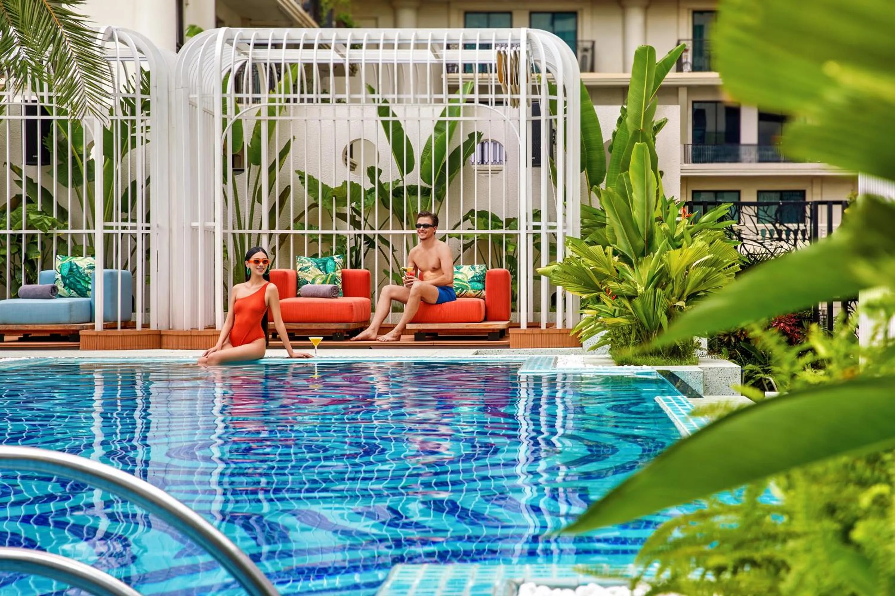 Swimming pool in Mövenpick Hotel Hanoi Centre
