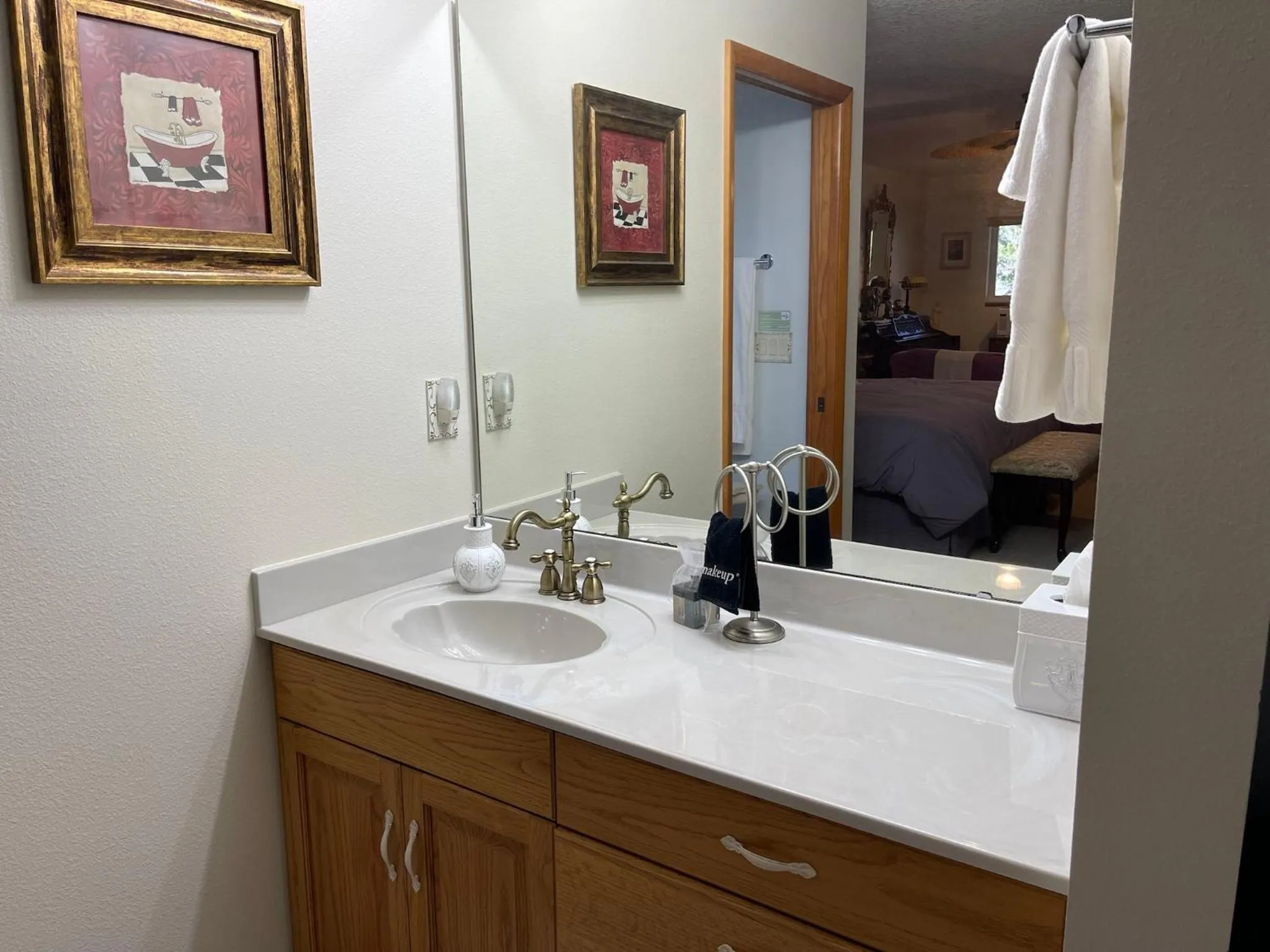 Bathroom in Crystal River Lullaby B&B