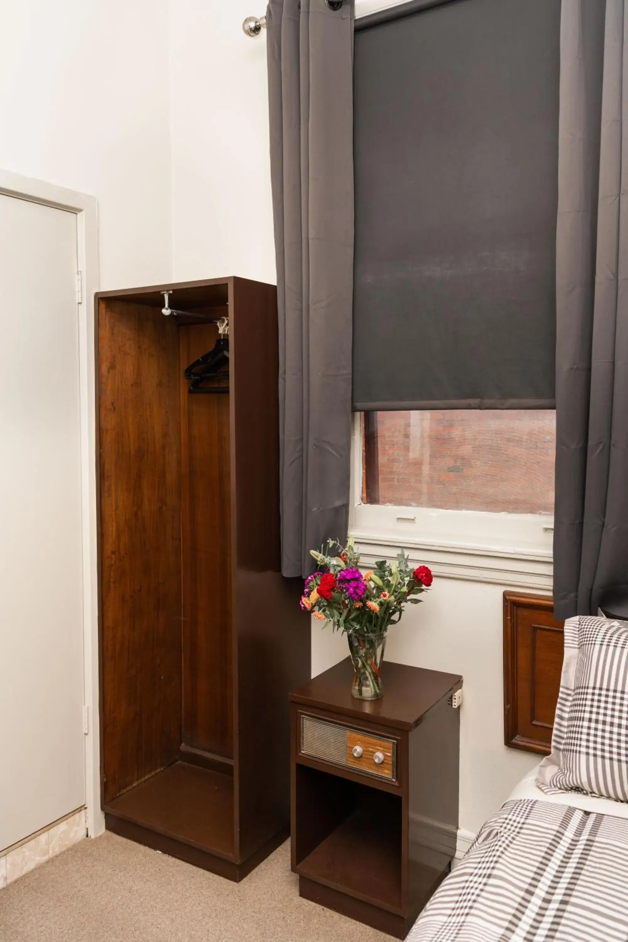 Twin Room with Shared Bathroom in New Crown Hotel Motel Twin Room with Shared Bathroom in New Crown Hotel Motel