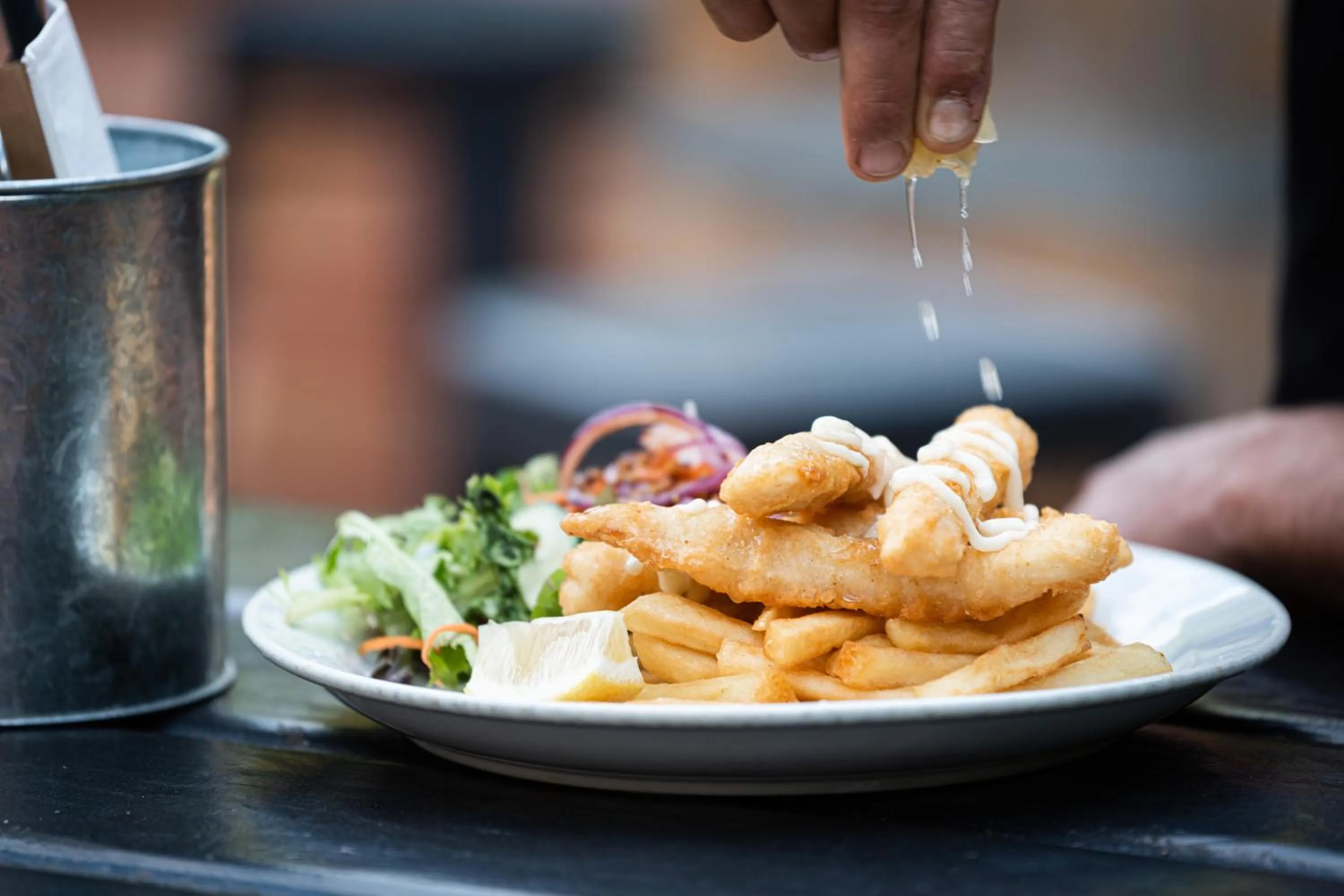 Restaurant/places to eat in New Crown Hotel Motel