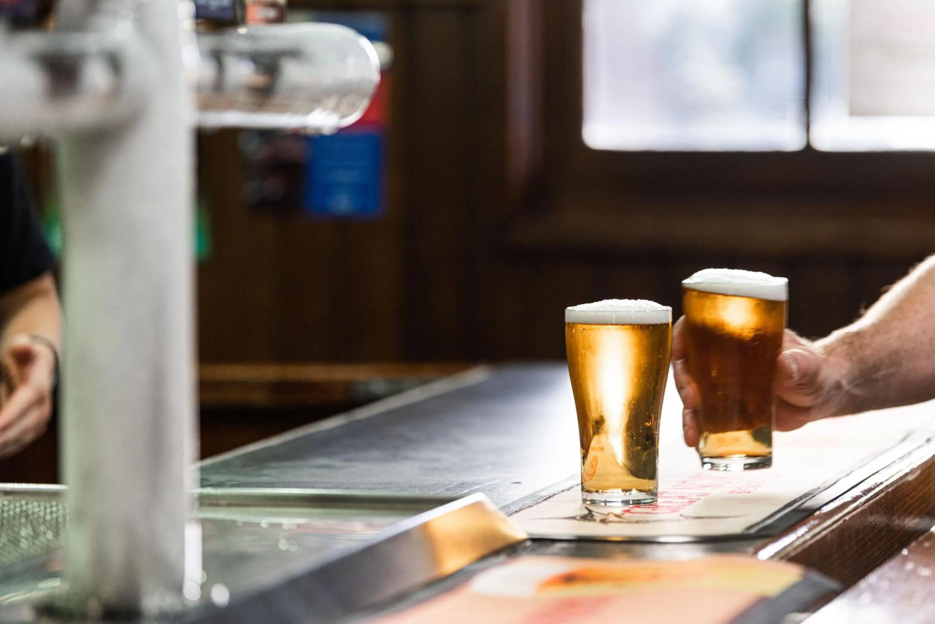 Restaurant/places to eat in New Crown Hotel Motel