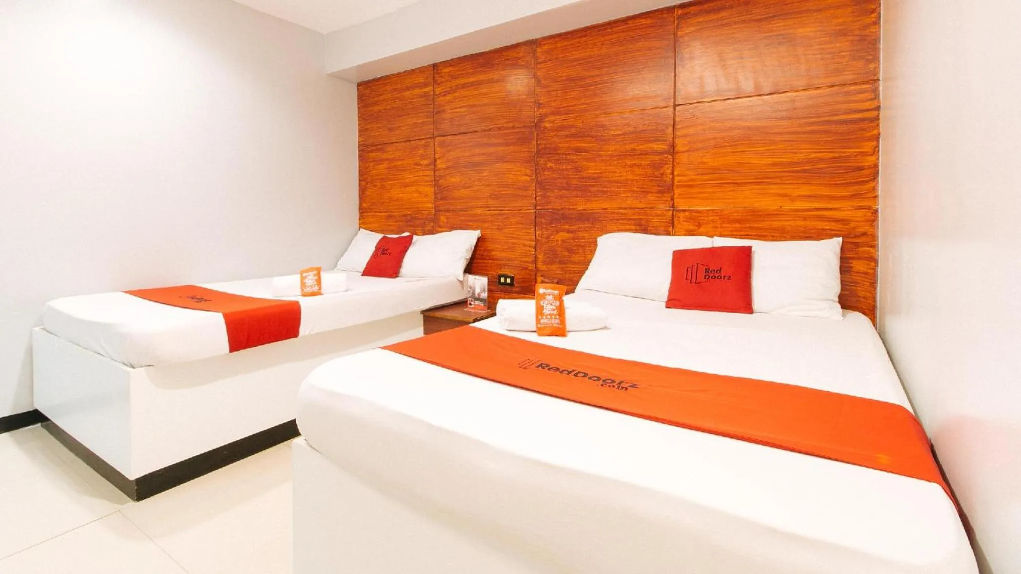 Photo of the whole room, Bed in RedDoorz at Homa Resort Hotel