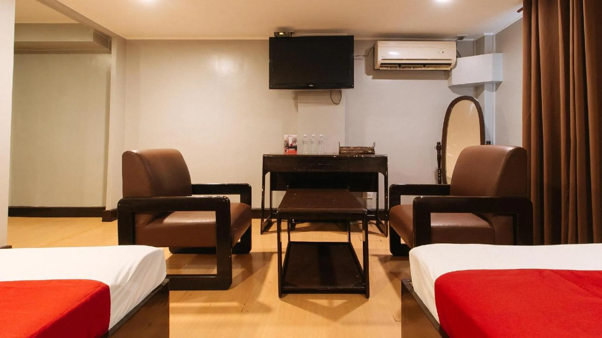 Bed in RedDoorz at Homa Resort Hotel